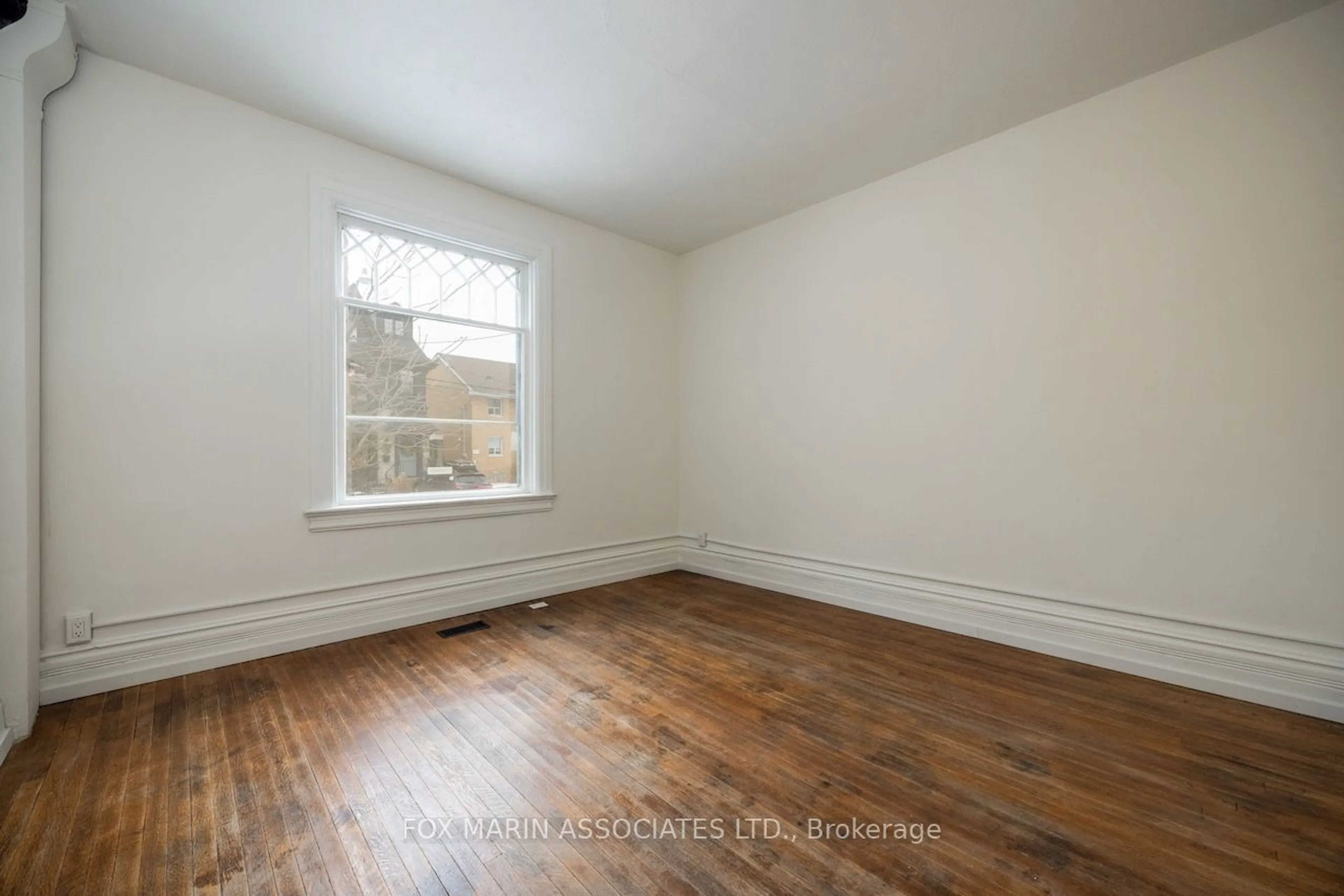 A pic of a room for 125 Maria St, Toronto Ontario M6P 1W5