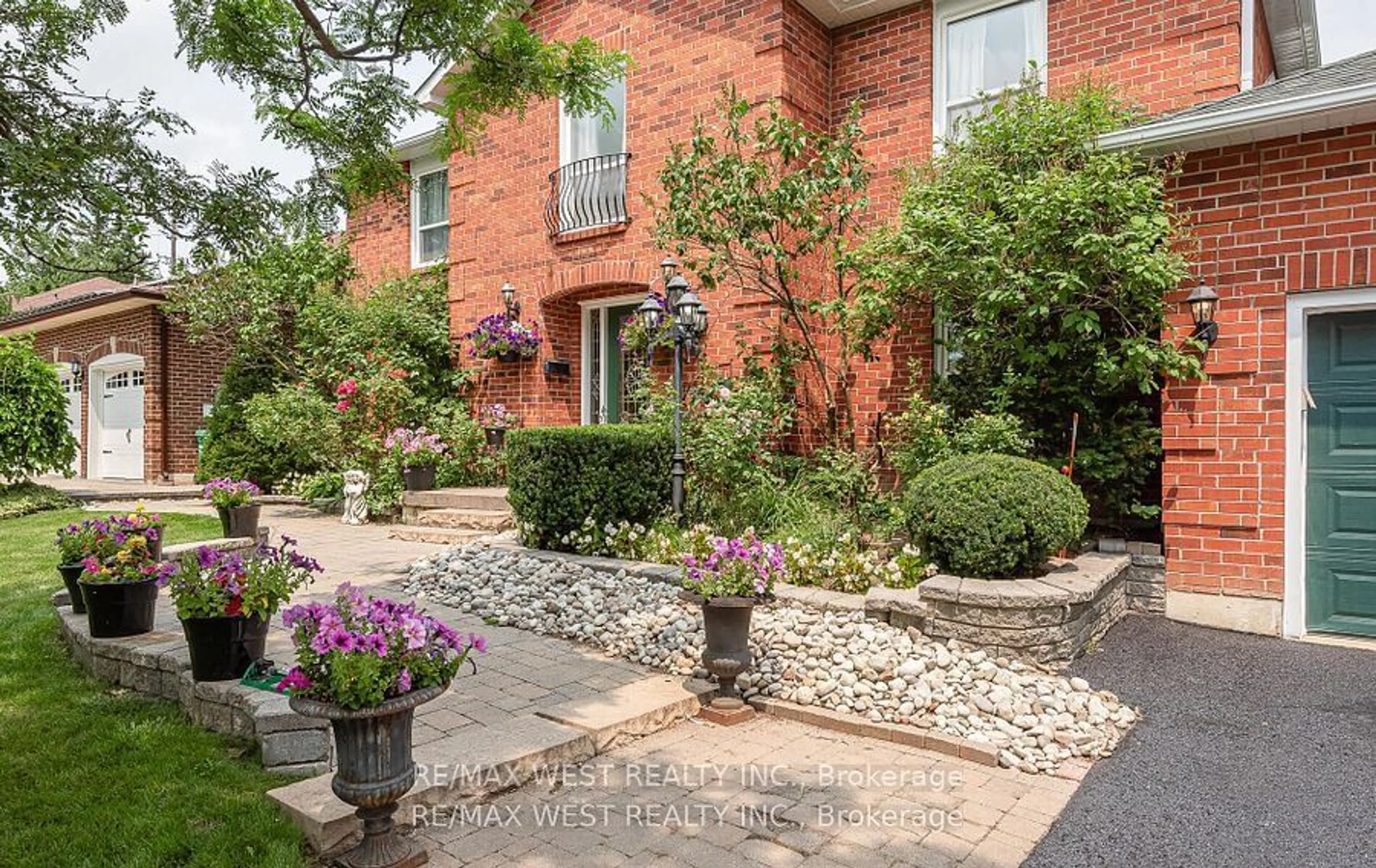 Home with brick exterior material, street for 78 Dawnridge Tr, Brampton Ontario L6Z 2A3