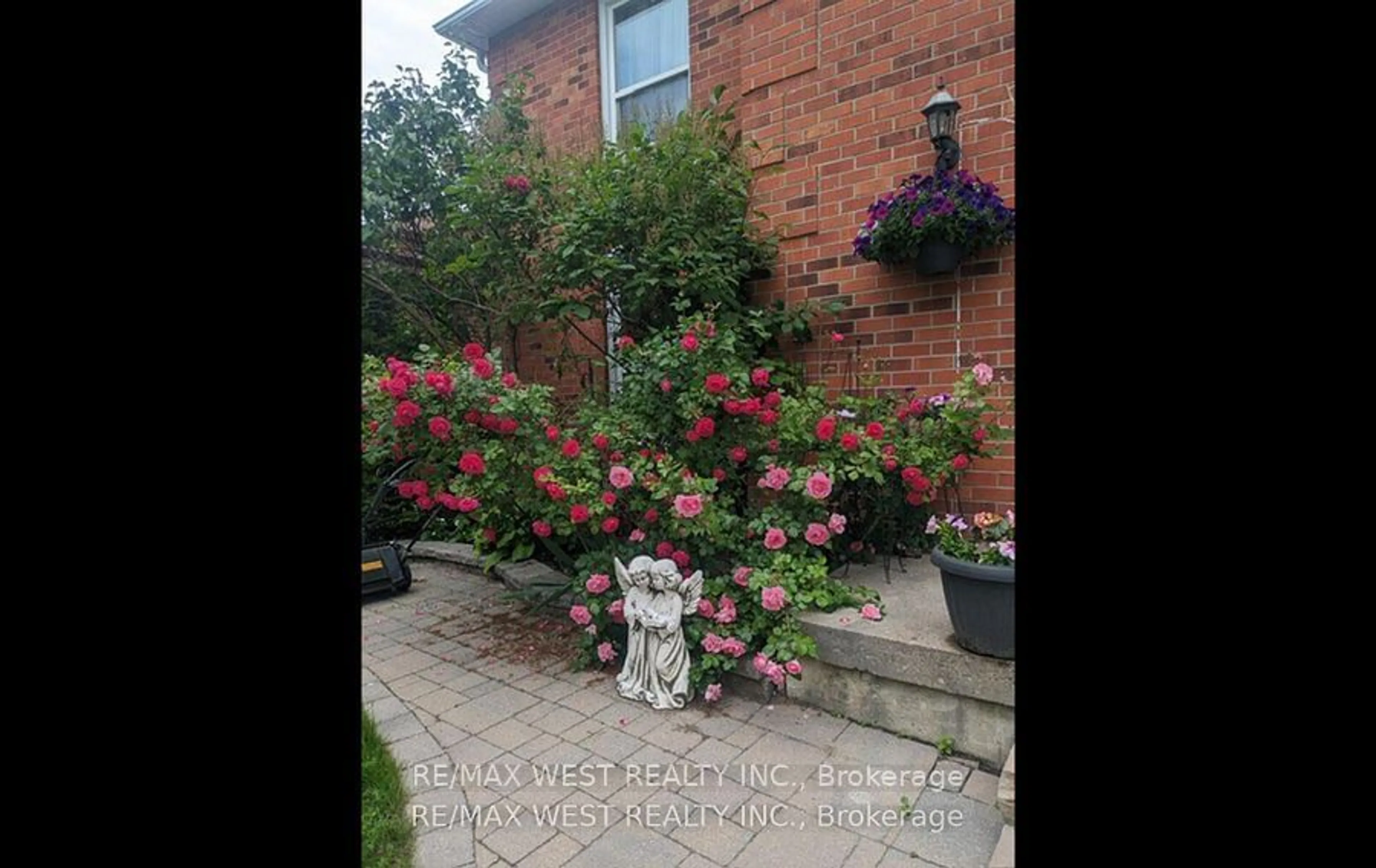 Patio, street for 78 Dawnridge Tr, Brampton Ontario L6Z 2A3