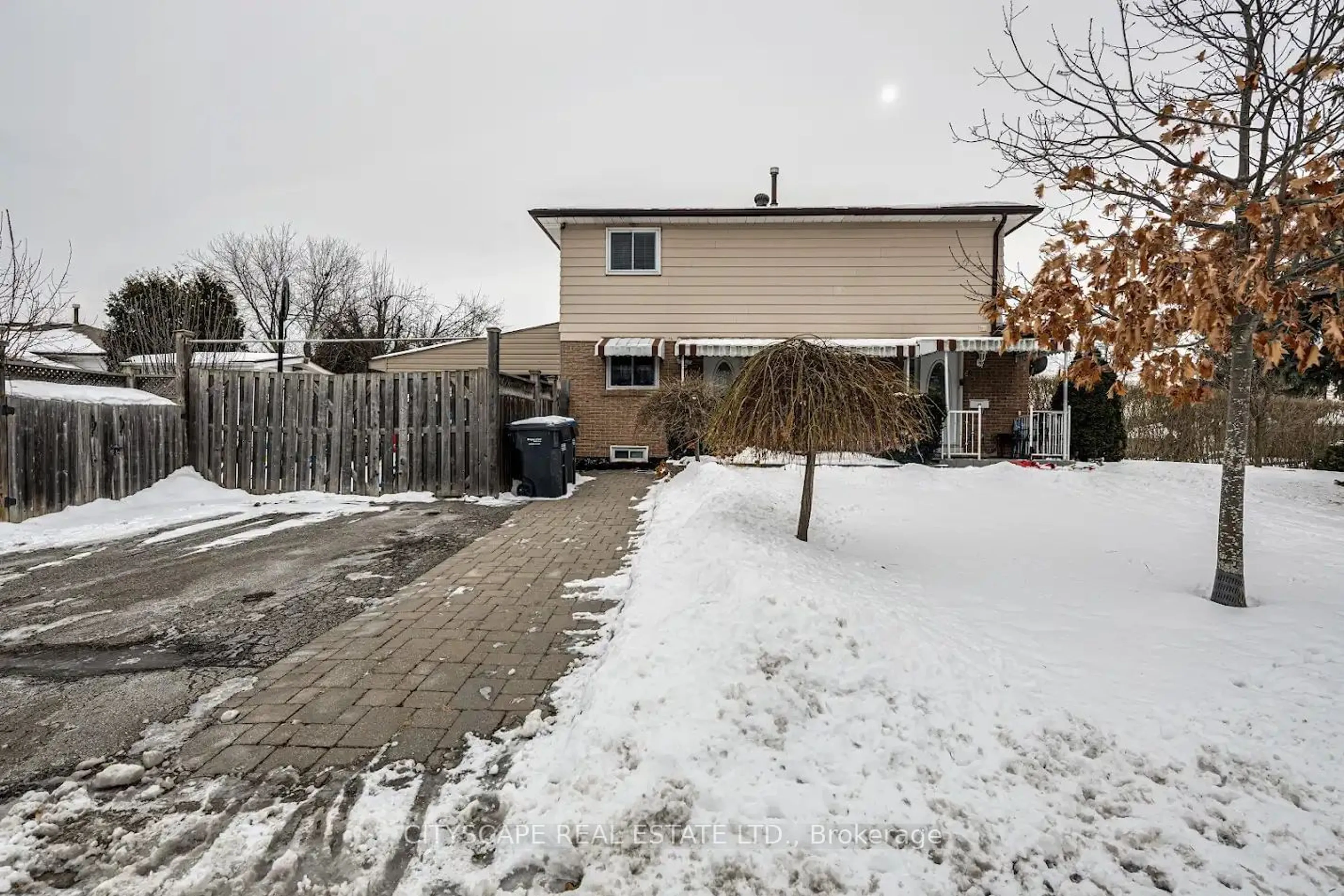 Patio, street for 48 Mandarin Cres, Brampton Ontario L6S 2S4