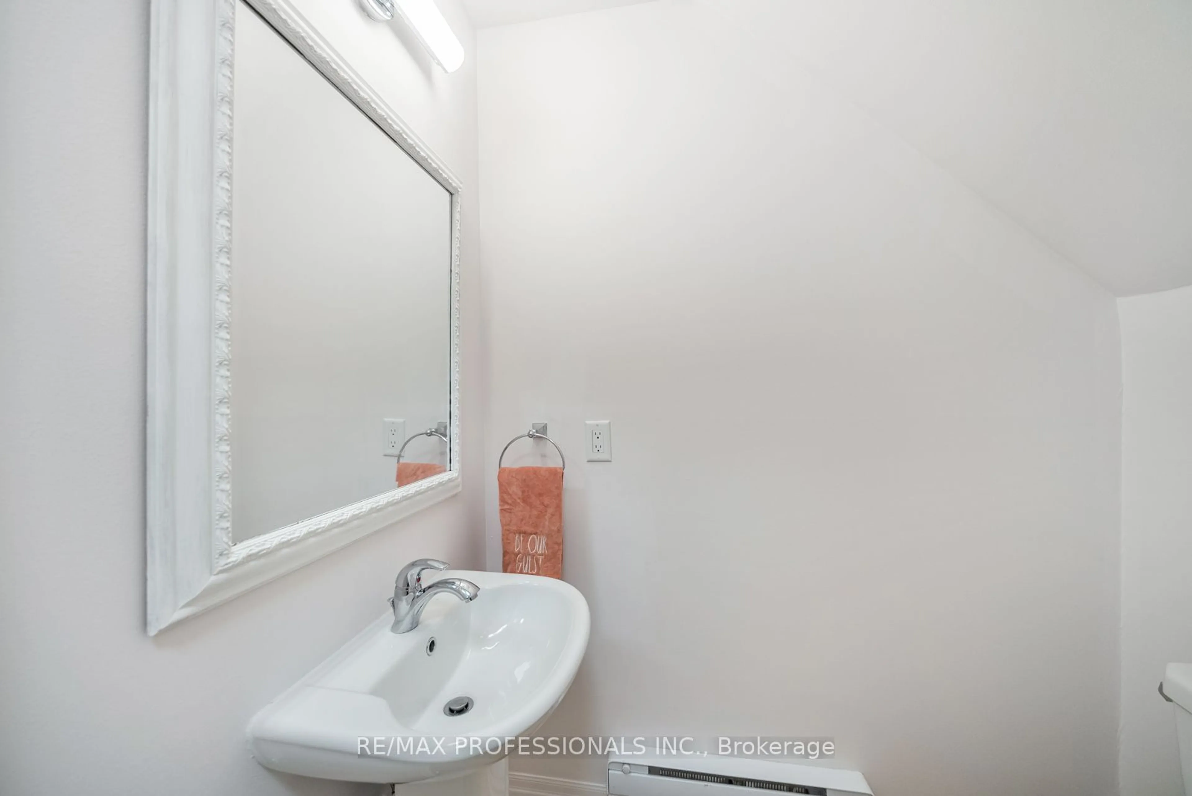 Standard bathroom, unknown for 1437 Lakeshore Rd #302, Mississauga Ontario L5E 0A2