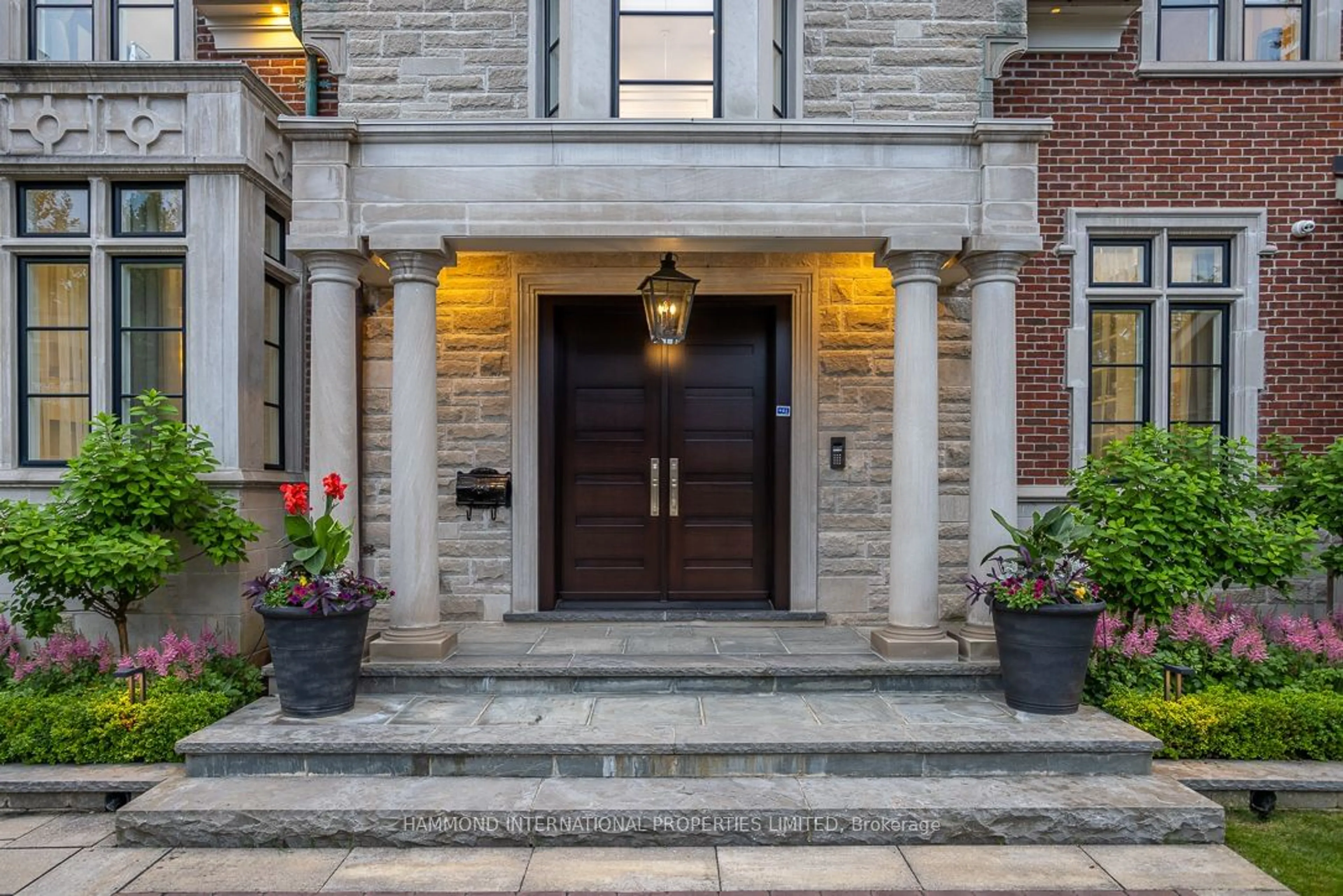 Indoor entryway for 31 Twyford Rd, Toronto Ontario M9A 1W3