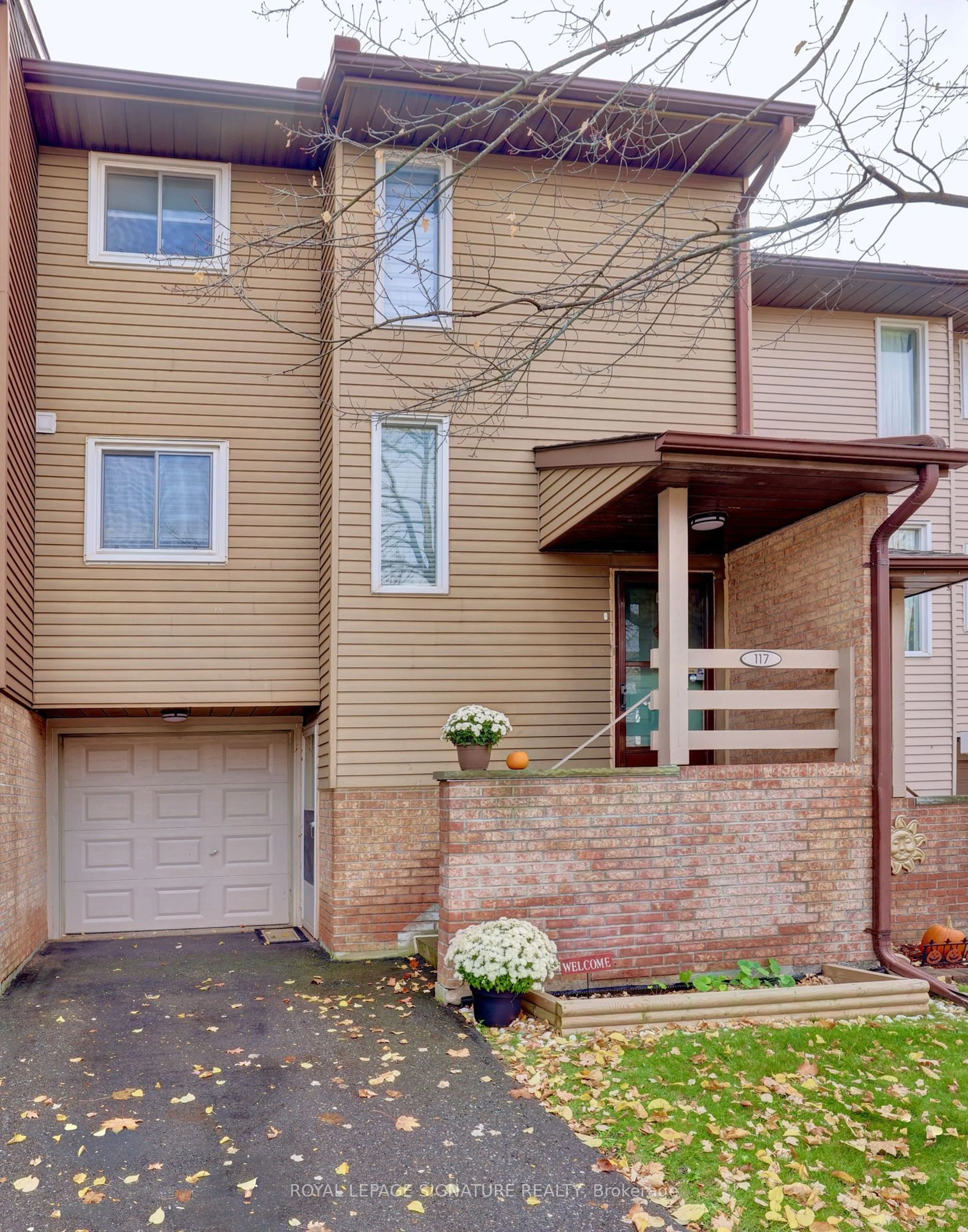 Home with brick exterior material, street for 117 Lynden Circ, Halton Hills Ontario L7G 4Y7