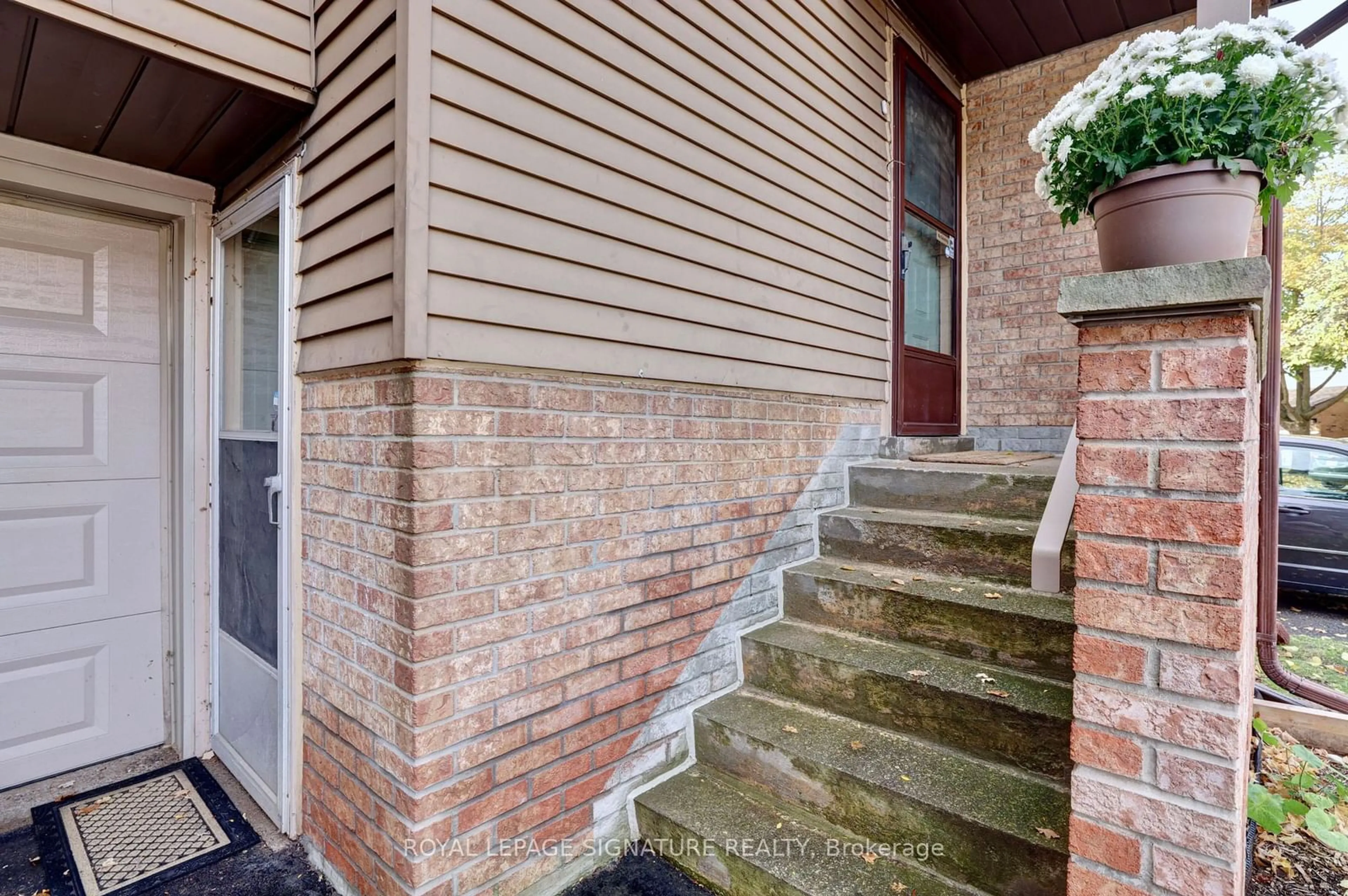 Home with brick exterior material, street for 117 Lynden Circ, Halton Hills Ontario L7G 4Y7