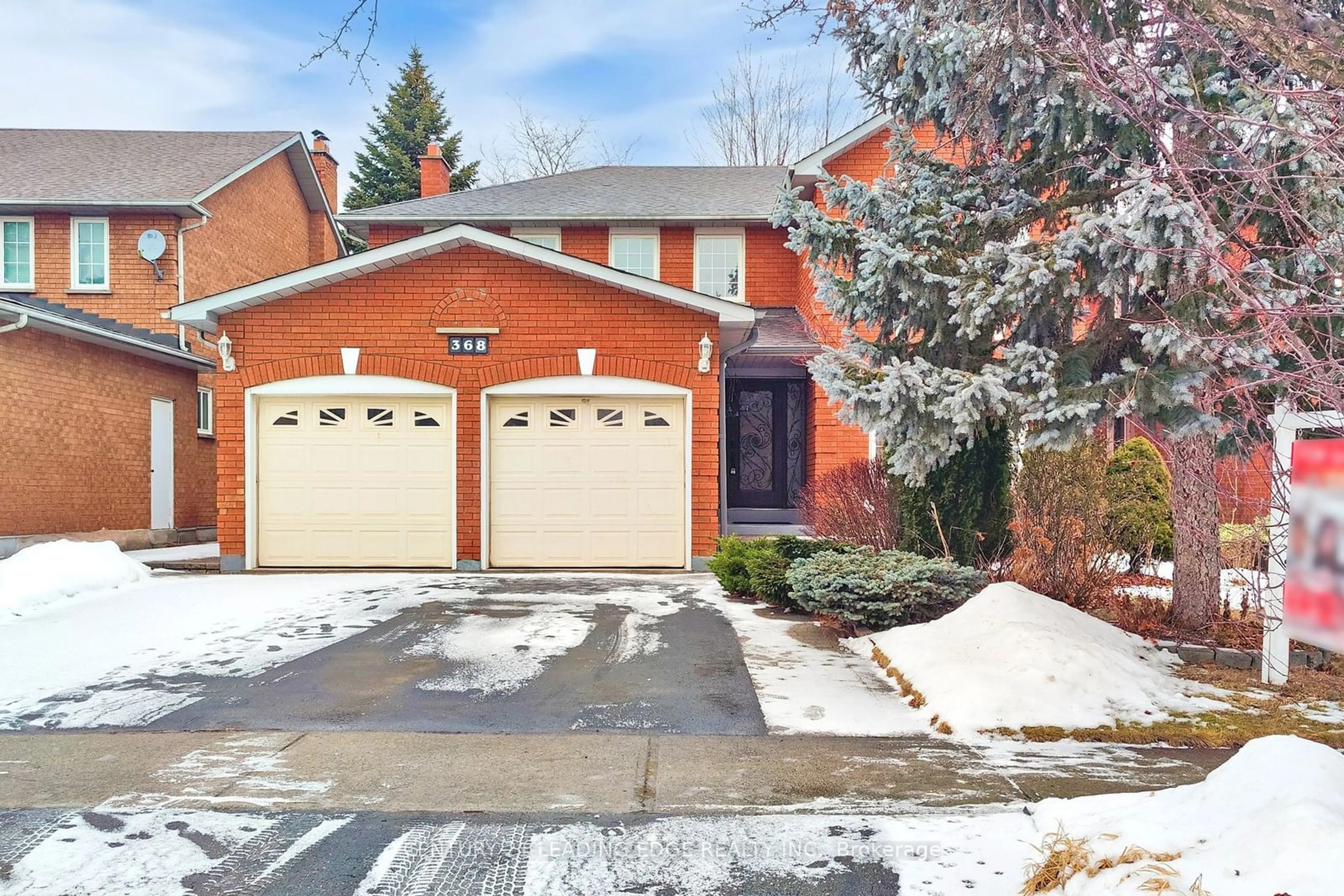 Home with brick exterior material, street for 368 Commonwealth Circ, Mississauga Ontario L5B 3V3