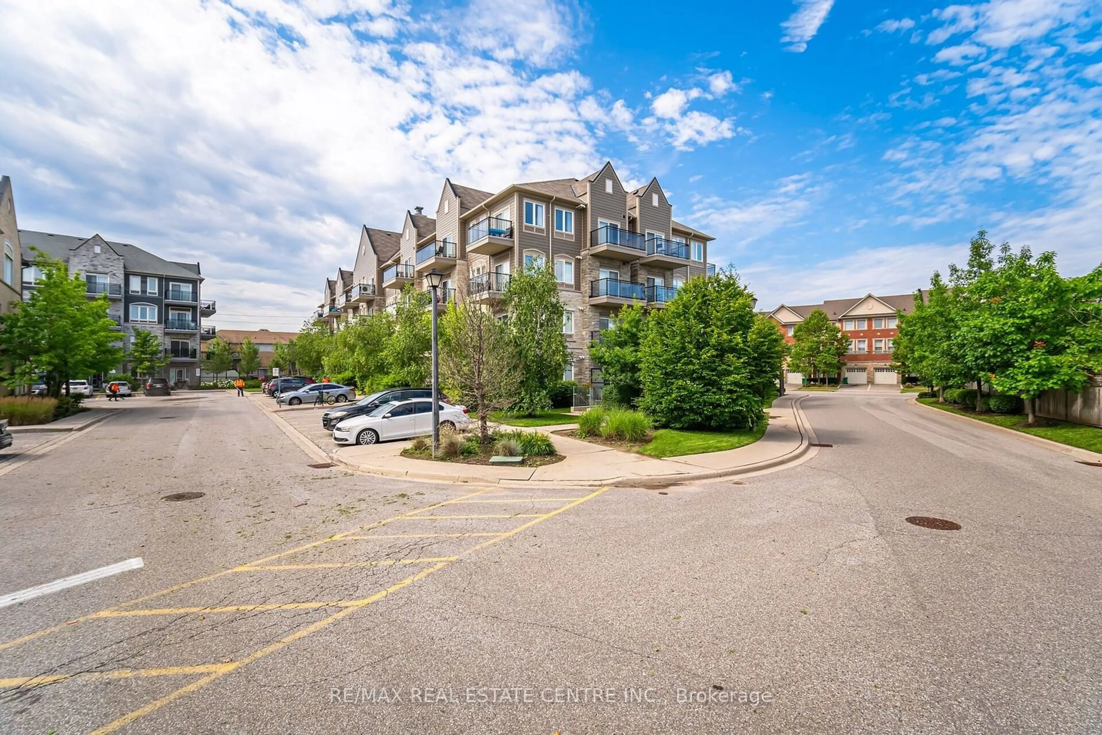 A pic from outside/outdoor area/front of a property/back of a property/a pic from drone, unknown for 5705 Long Valley Rd #305, Mississauga Ontario L5M 0M3