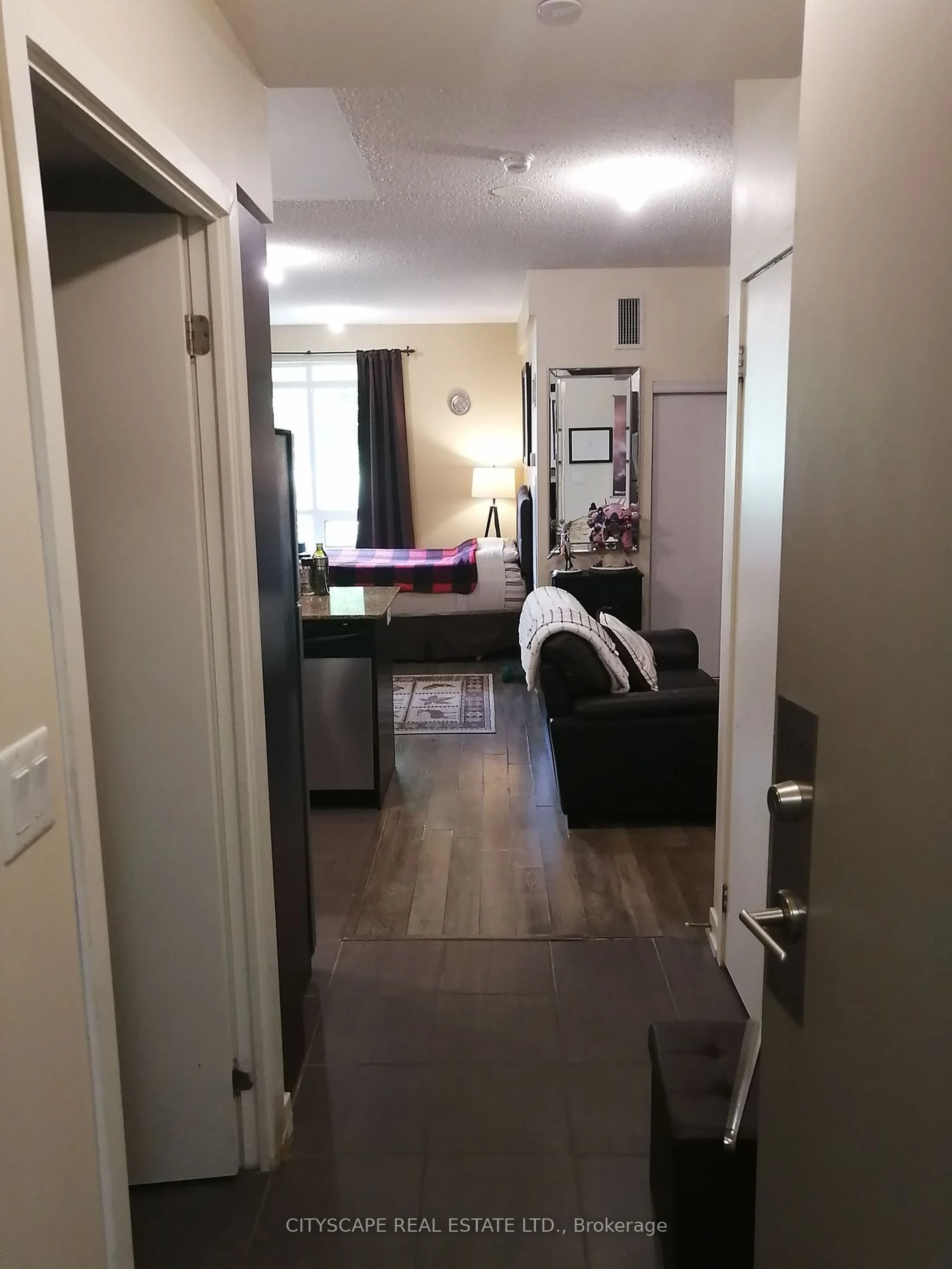 A pic of a room for 816 Lansdowne Ave #l03, Toronto Ontario M6H 0B6