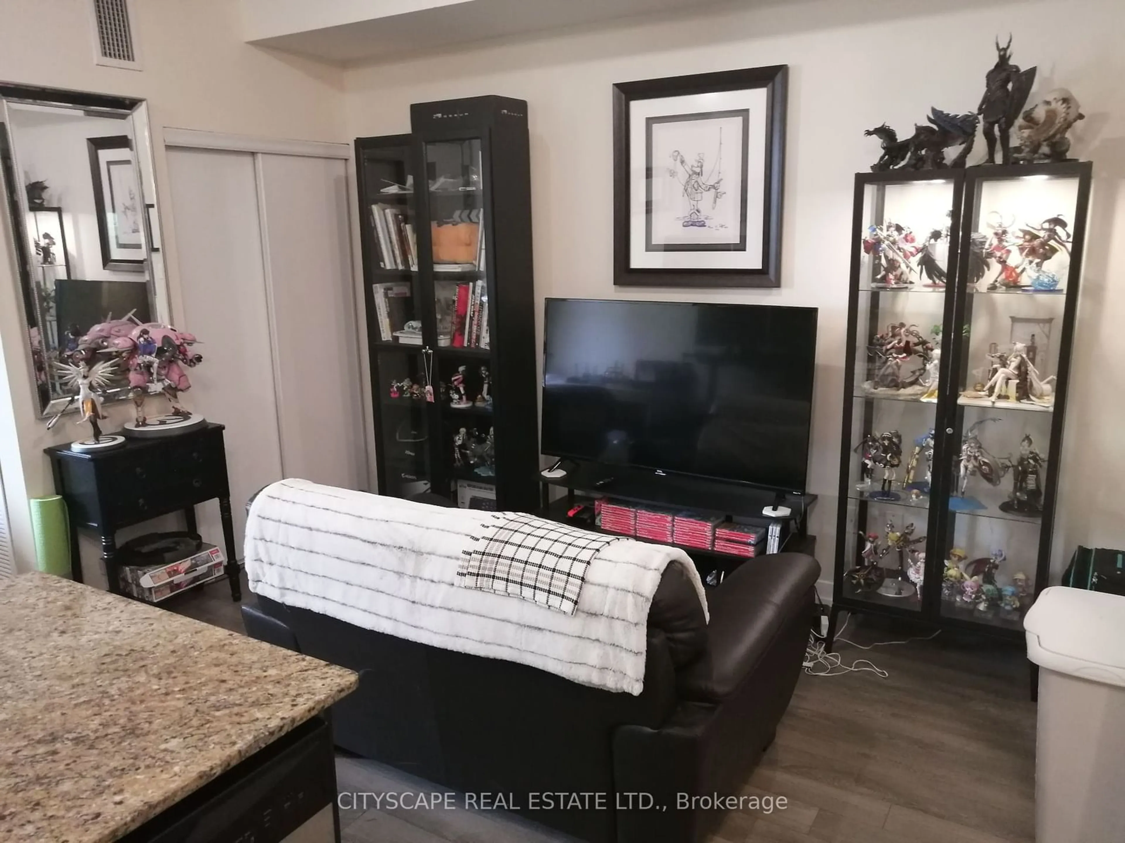 Living room with furniture, wood/laminate floor for 816 Lansdowne Ave #l03, Toronto Ontario M6H 0B6