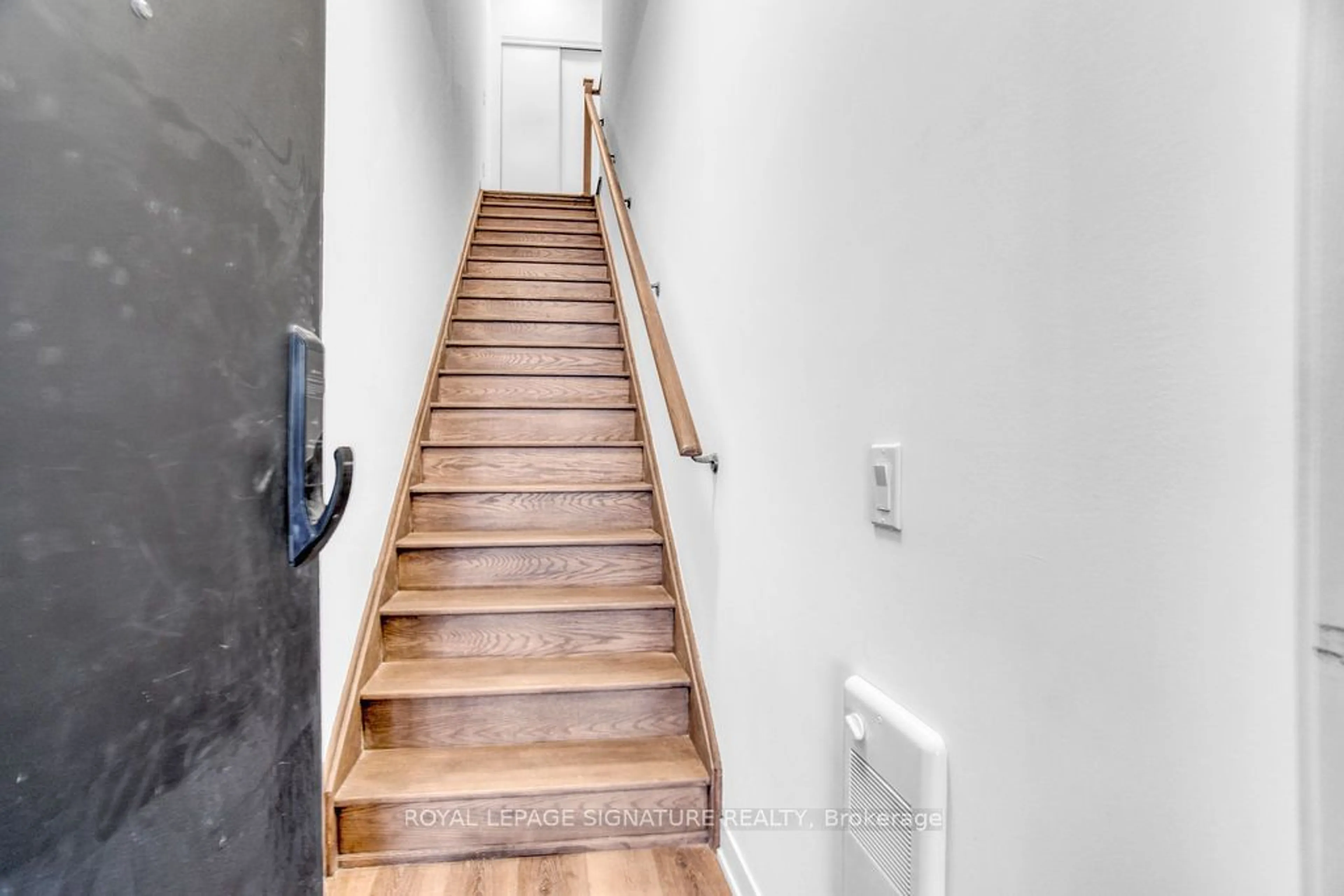 Stairs for 3025 Trailside Dr #140, Oakville Ontario L6M 4M2