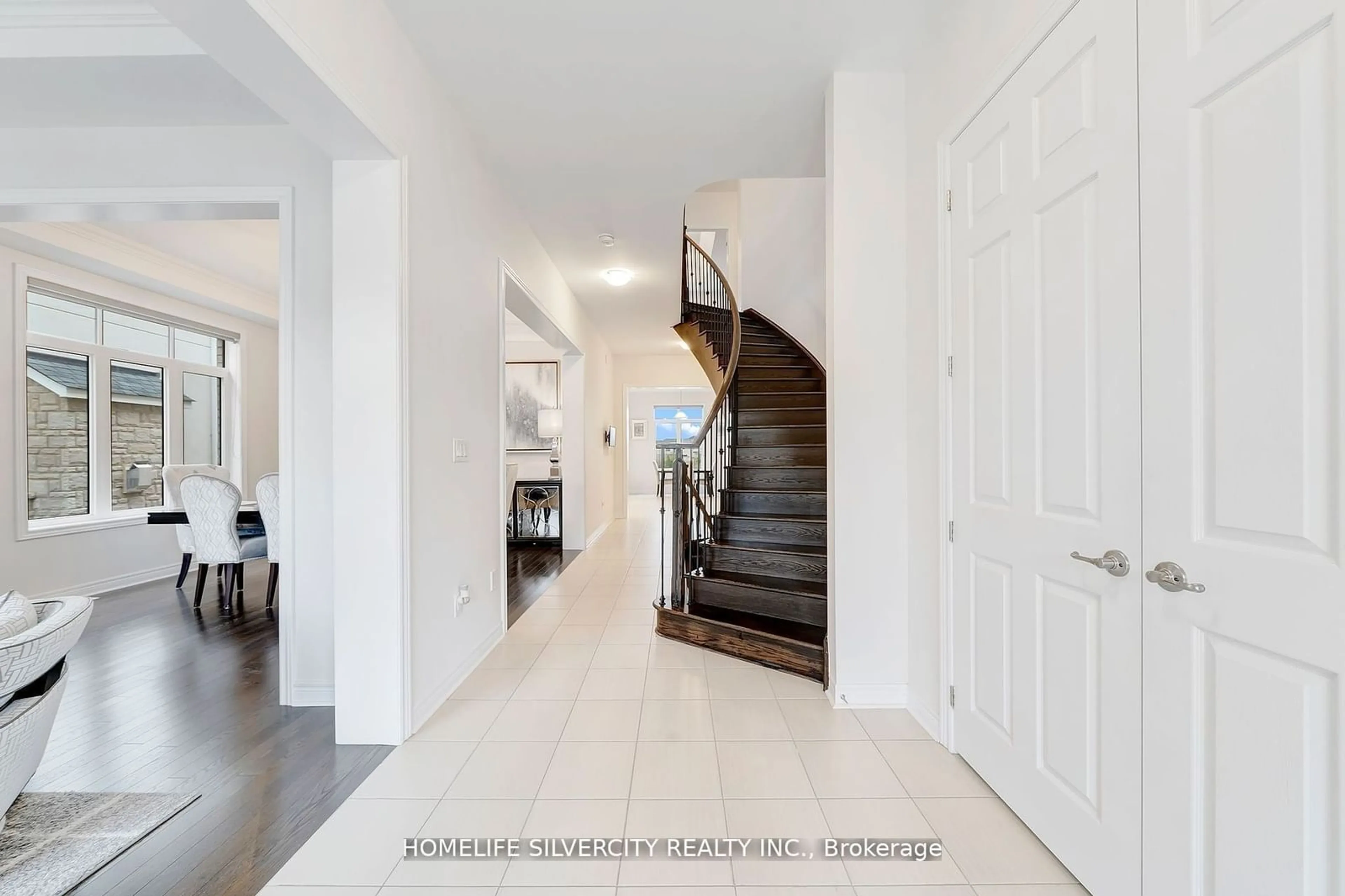 Indoor entryway for 398 Spyglass Green, Oakville Ontario L6M 5K5