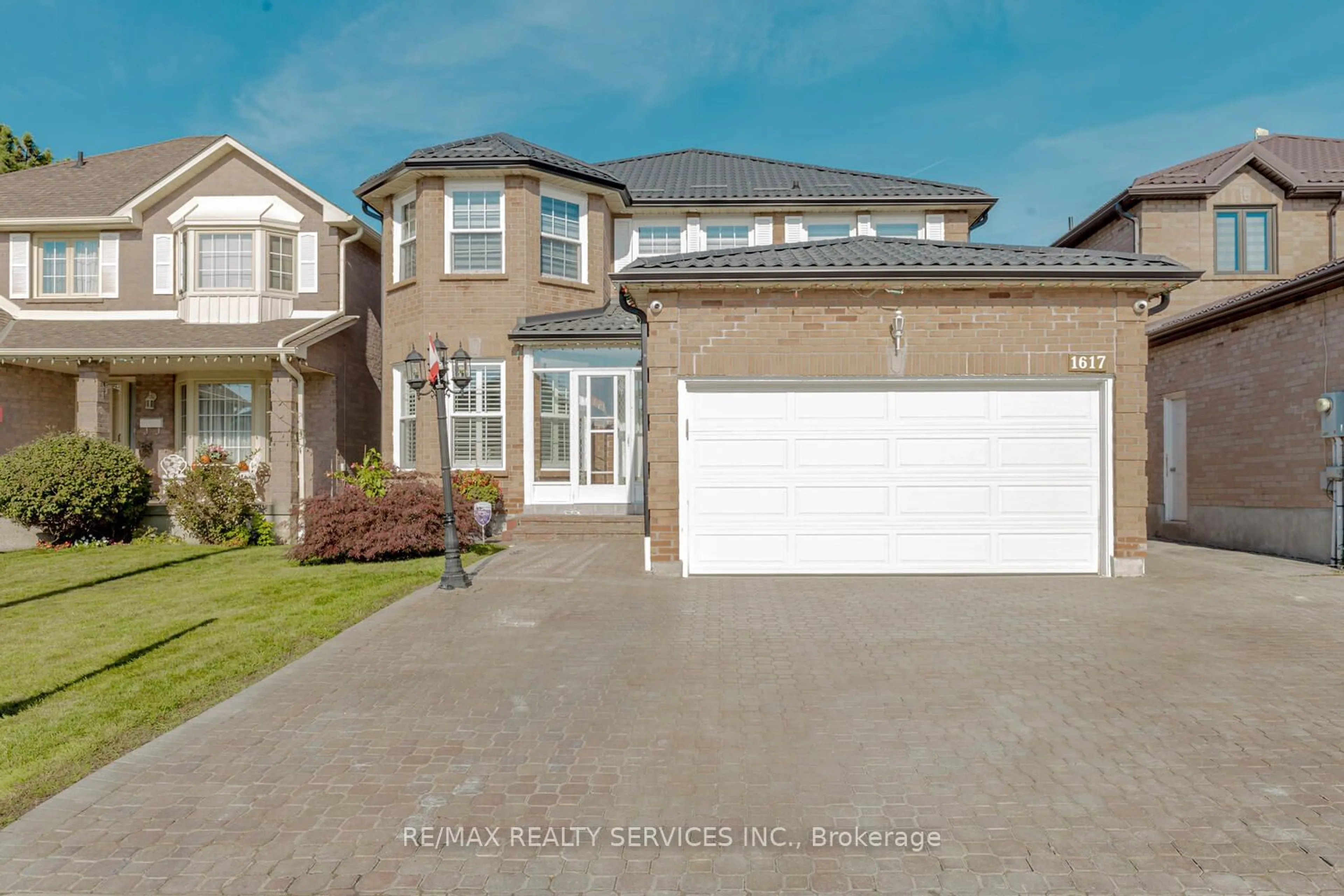 Home with brick exterior material, street for 1617 Bristol Rd, Mississauga Ontario L5M 4B6