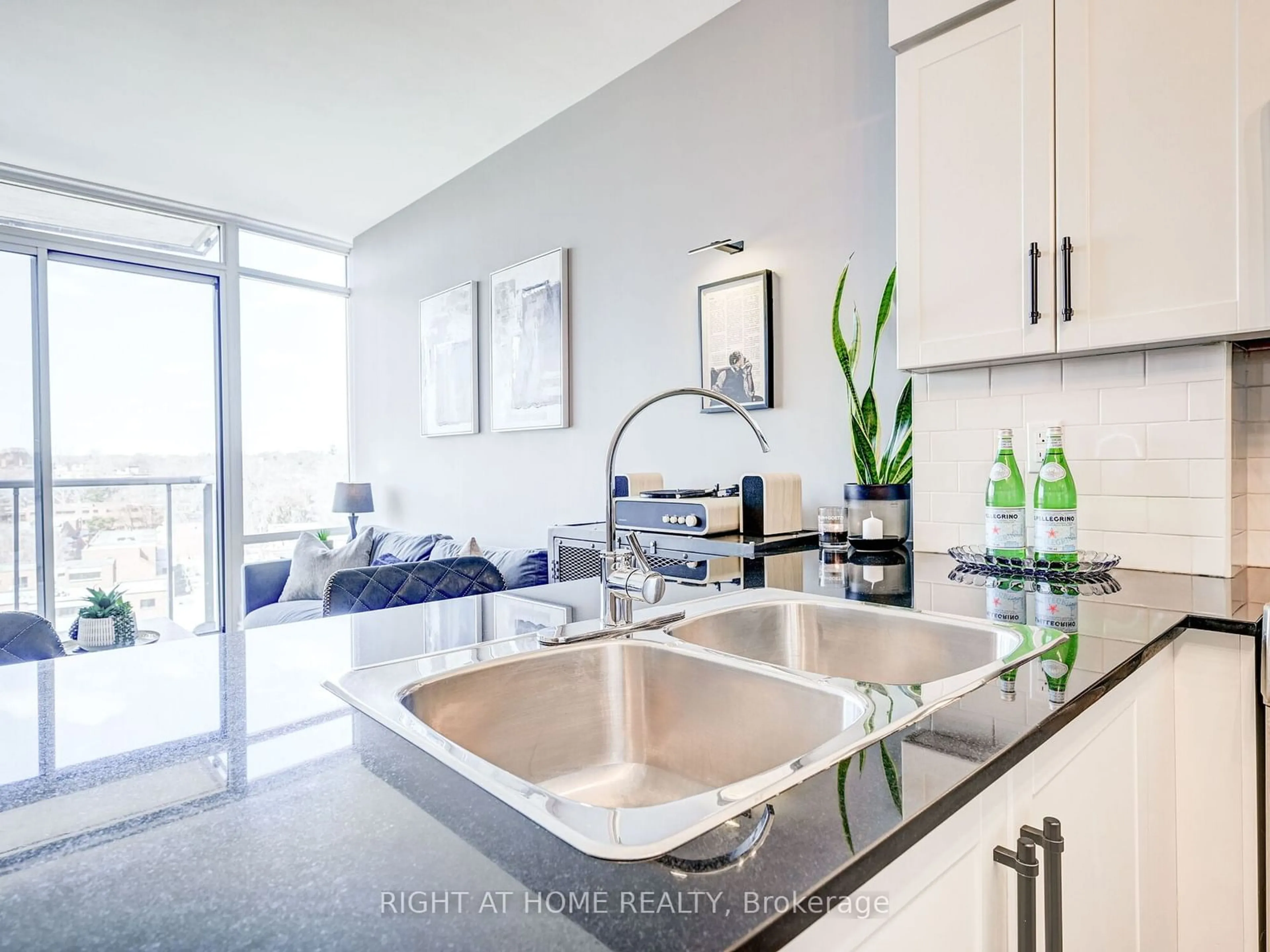 Open concept kitchen, ceramic/tile floor for 15 Windermere Ave #803, Toronto Ontario M6S 5A2