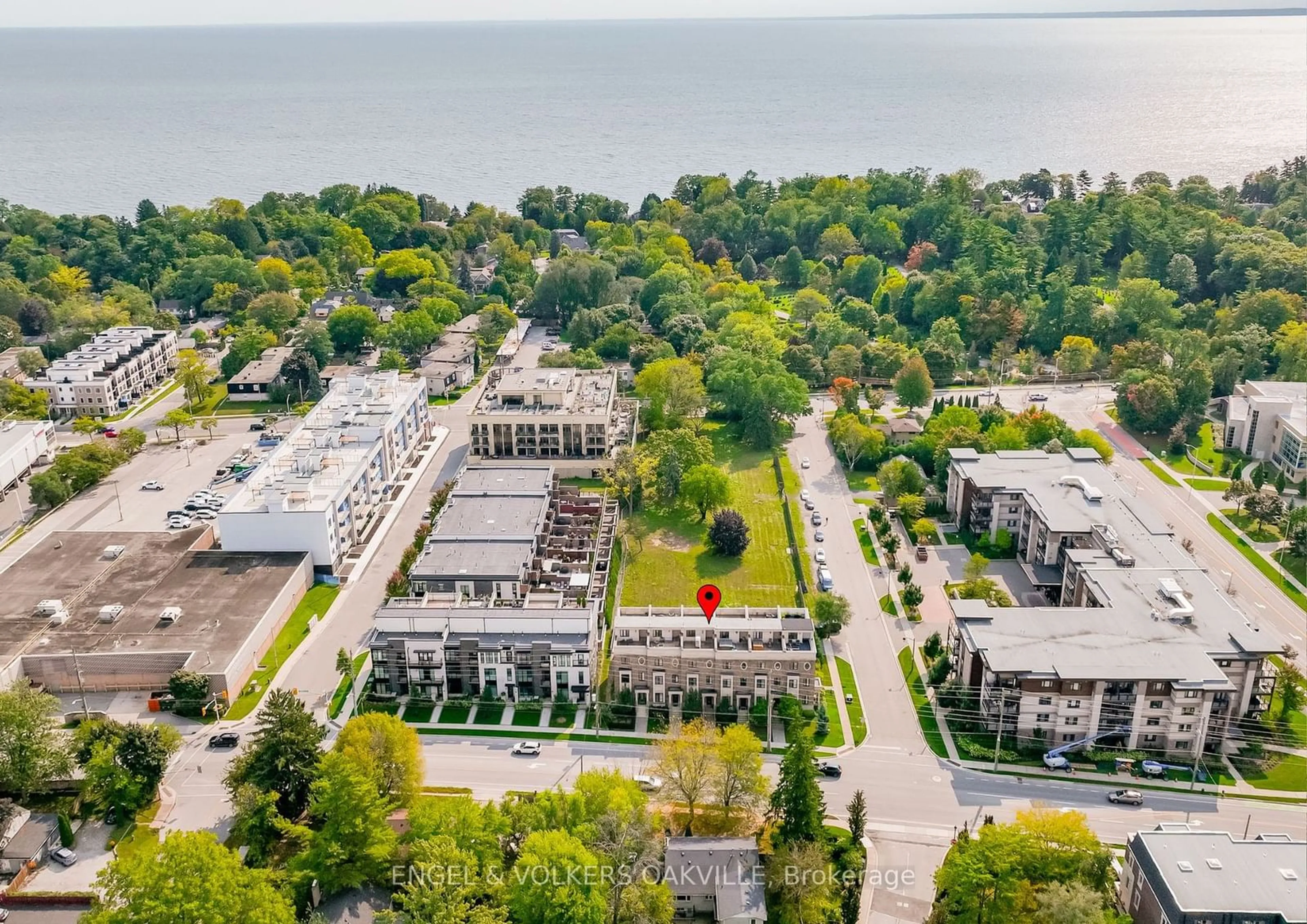 A pic from outside/outdoor area/front of a property/back of a property/a pic from drone, unknown for 216 REBECCA St, Oakville Ontario L6K 1J9