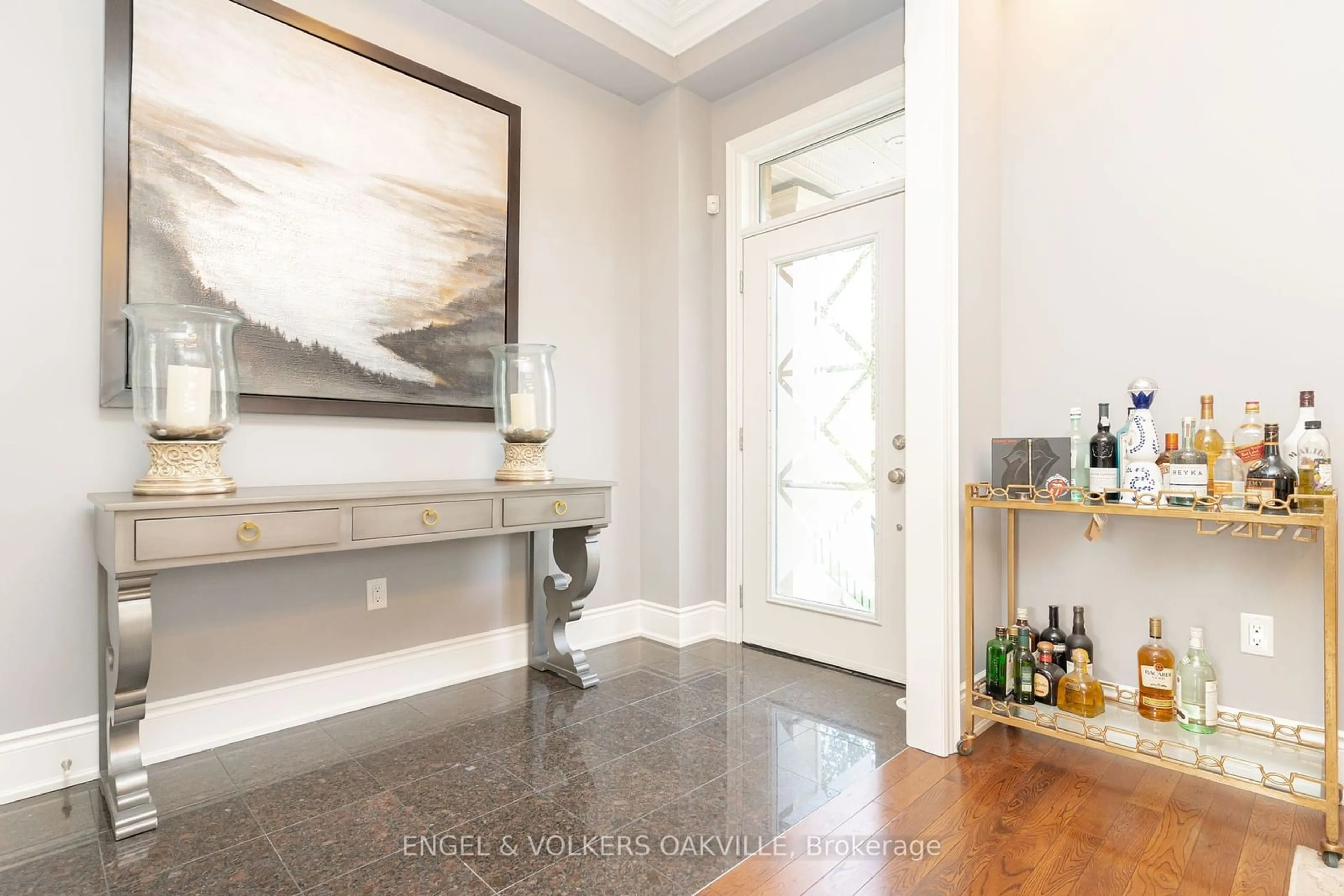 Indoor entryway for 216 REBECCA St, Oakville Ontario L6K 1J9