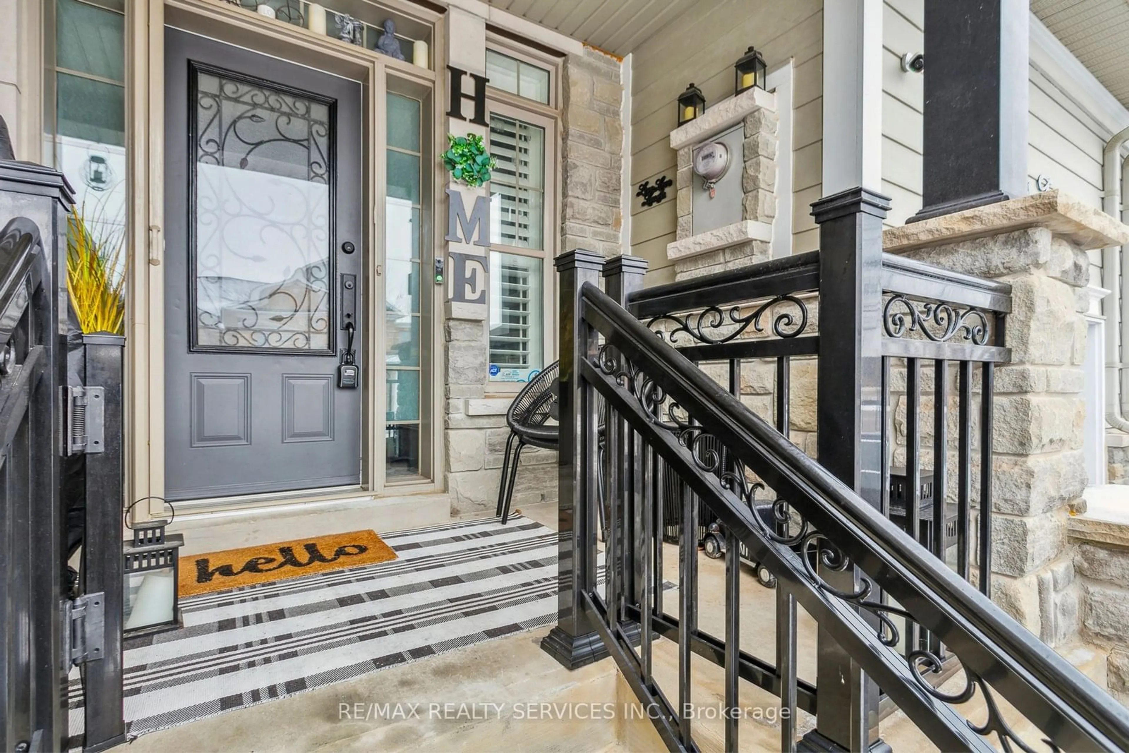 Indoor entryway for 21 Forbes Terr, Milton Ontario L9T 3X3