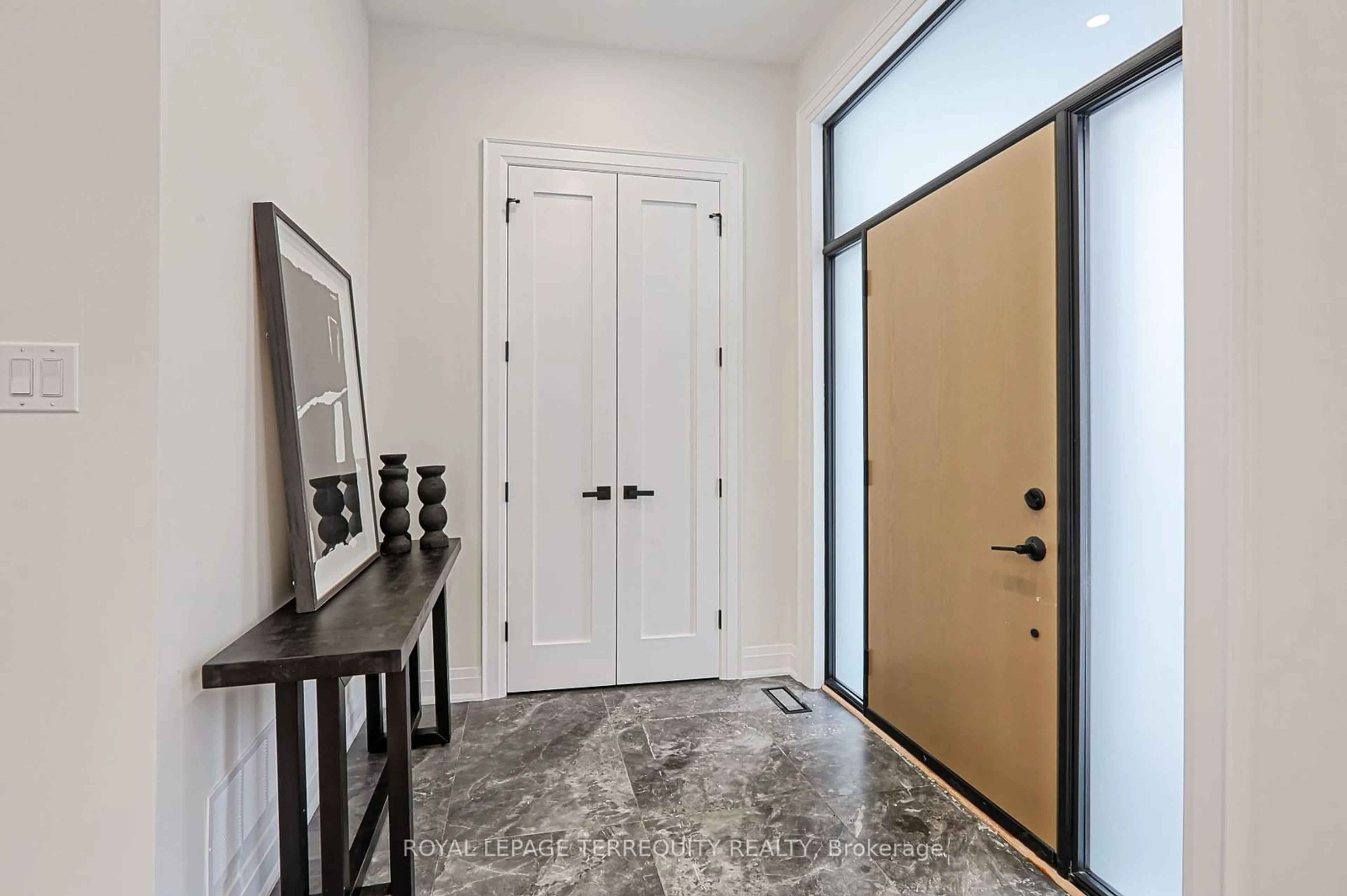 Indoor entryway for 2 Cobalt Ave, Toronto Ontario M6N 3G4