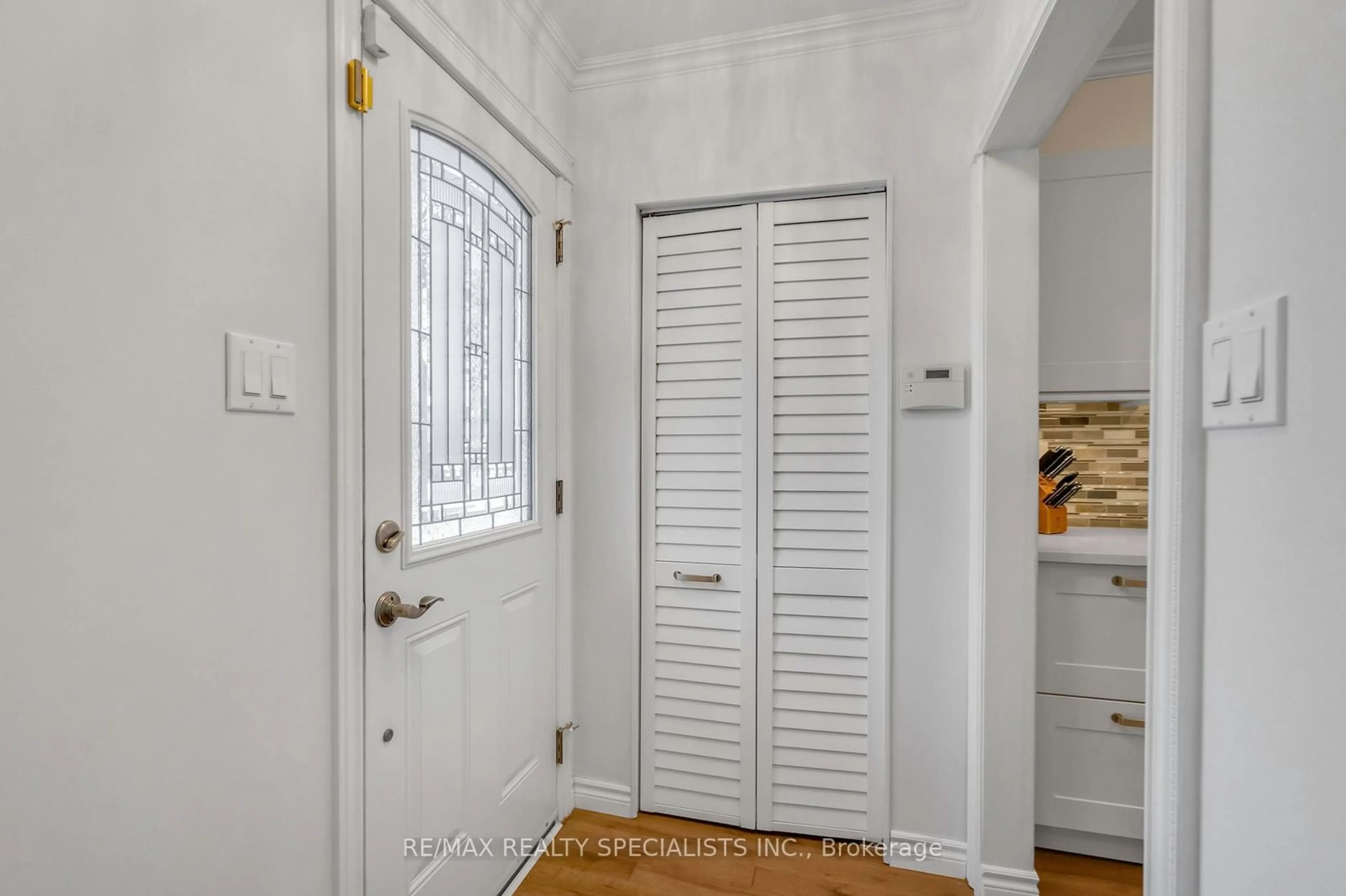 Indoor entryway for 63 Lockton Cres, Brampton Ontario L6W 1C2