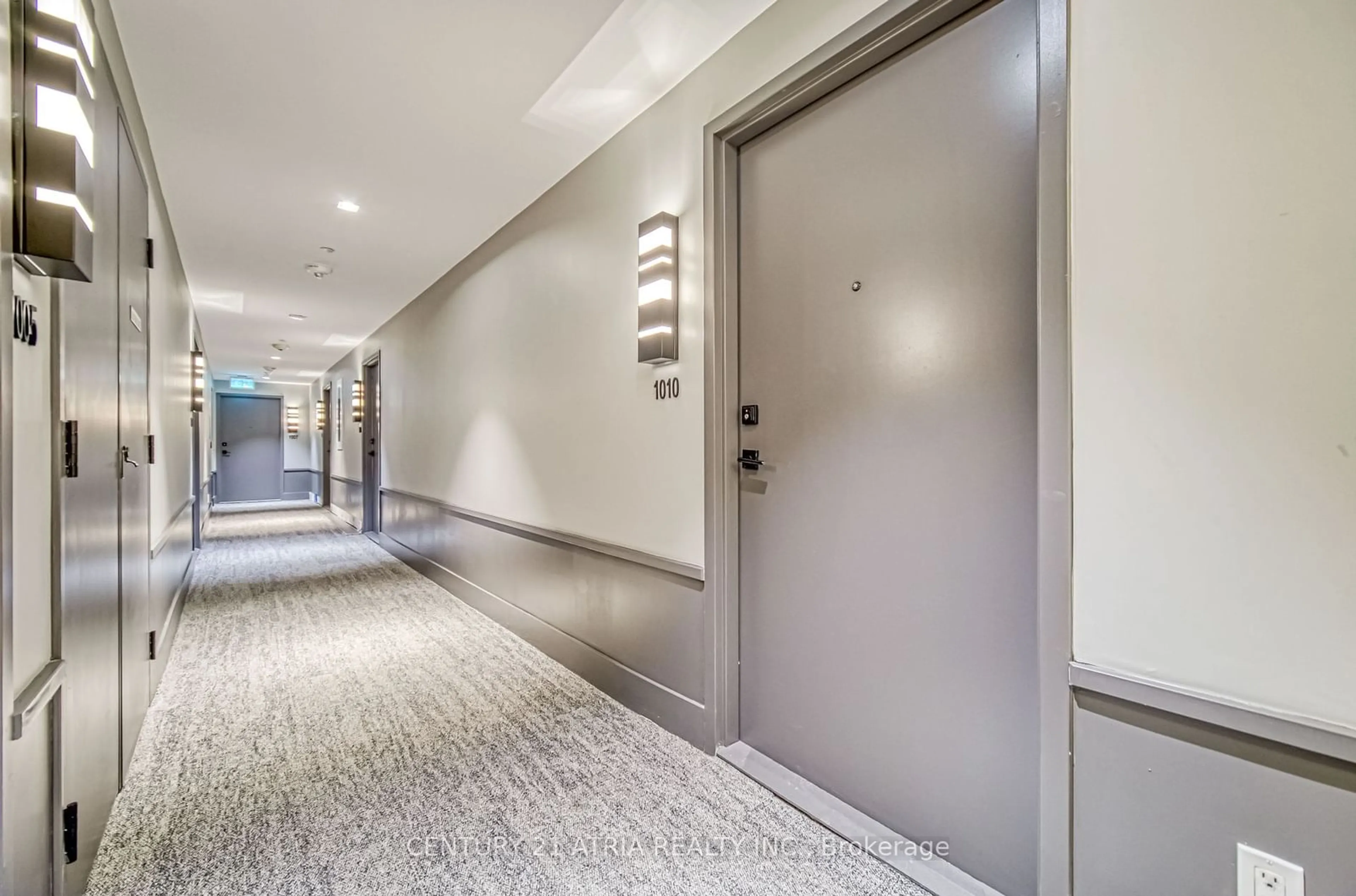 Indoor foyer for 2481 Taunton Rd #1010, Oakville Ontario L6H 3R7