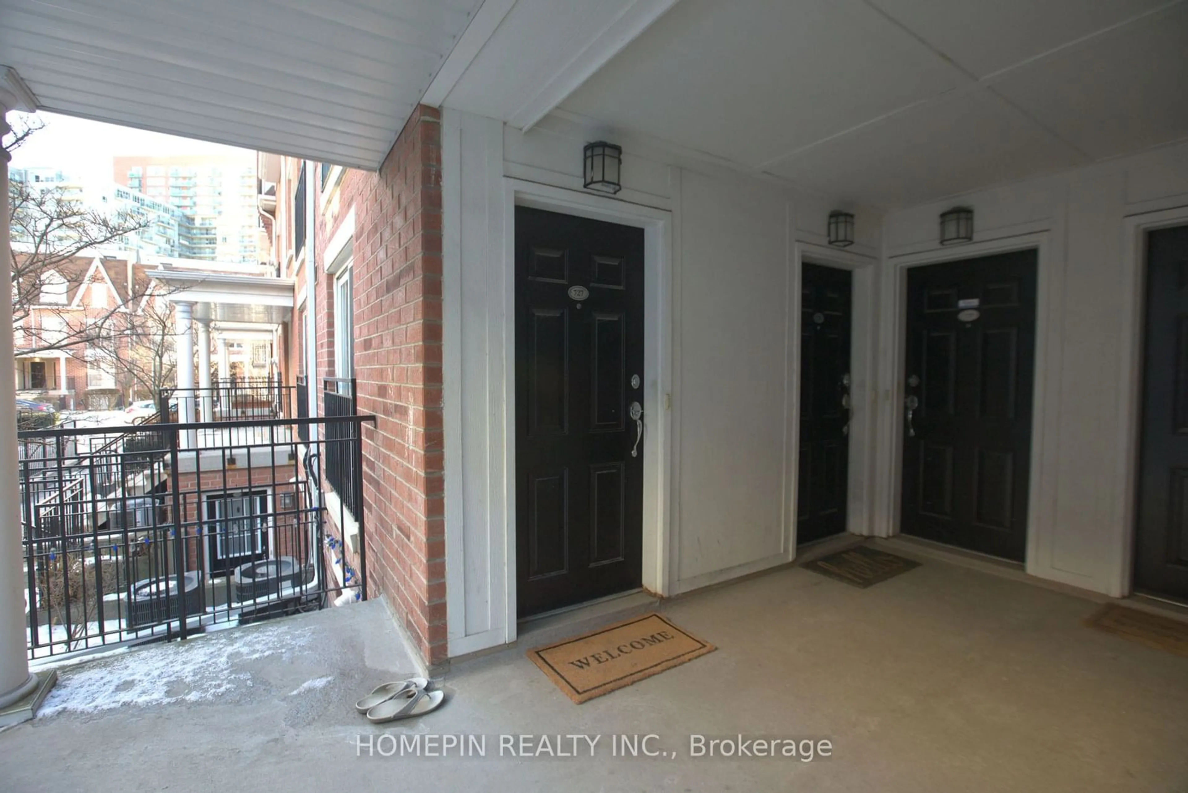 Indoor entryway for 10 Laidlaw St #727, Toronto Ontario M6K 1X2