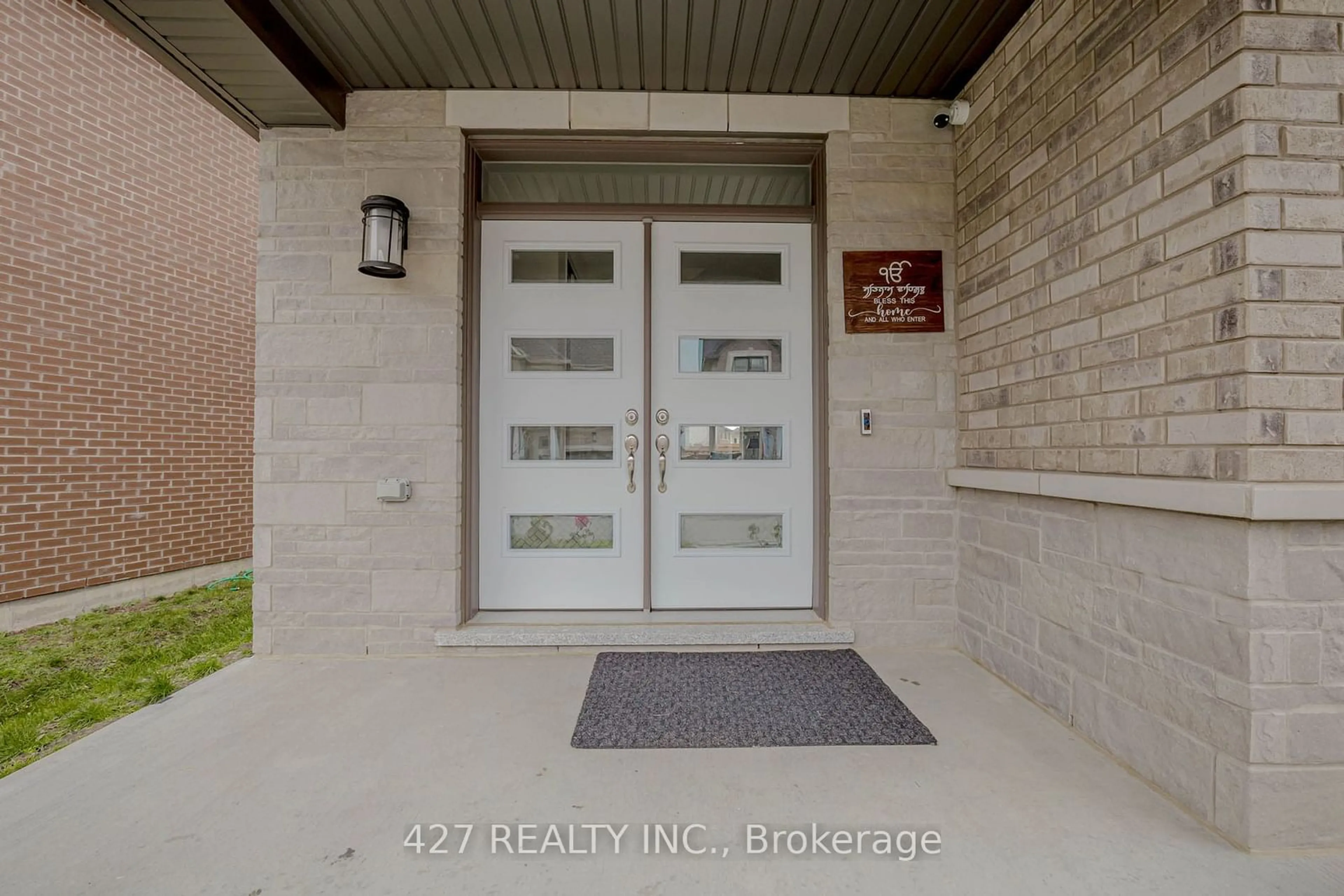 Indoor entryway for 20 Dolucci Cres, Brampton Ontario L7A 5E9