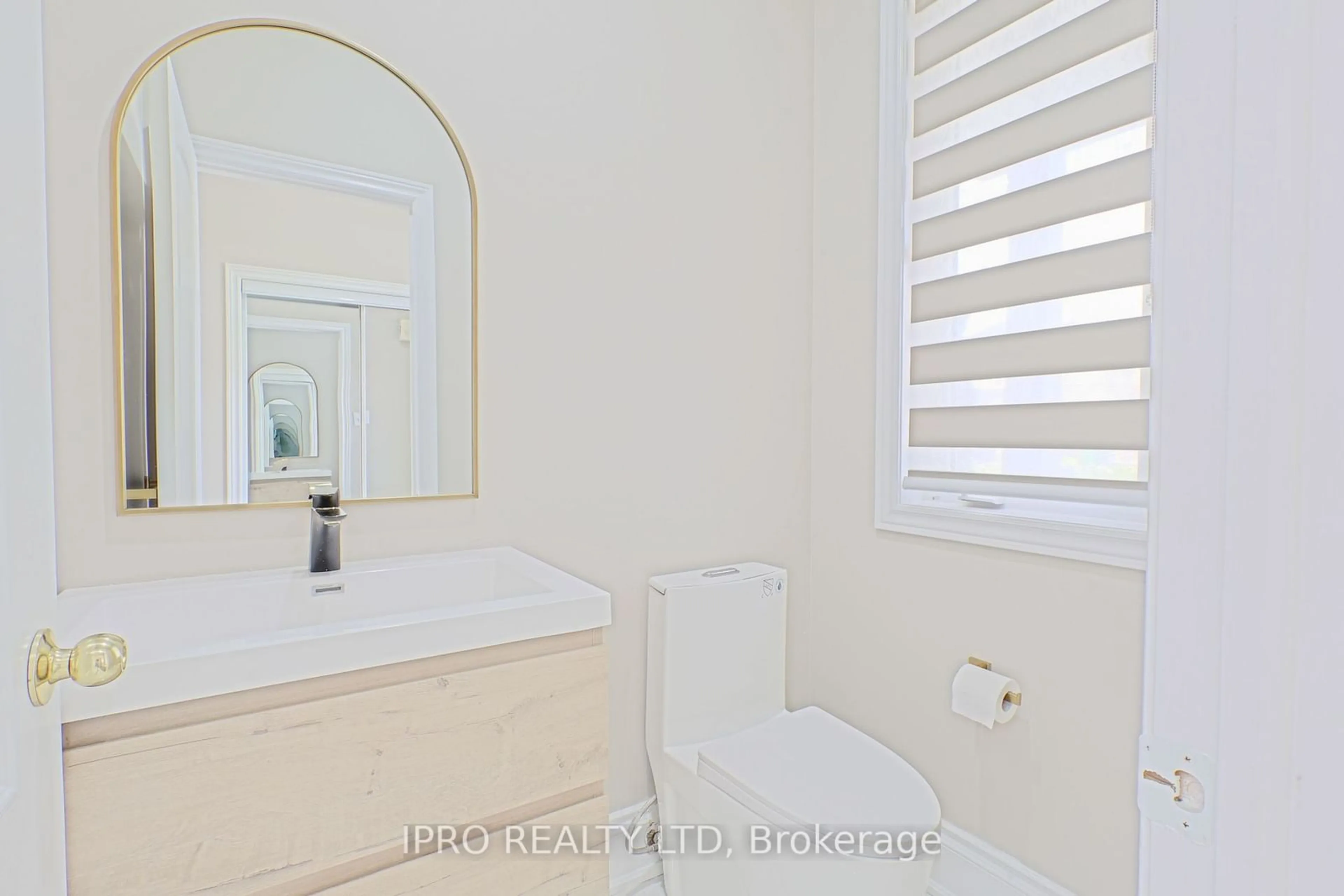 Standard bathroom, unknown for 17 Prudhomme Dr, Brampton Ontario L6R 0H2