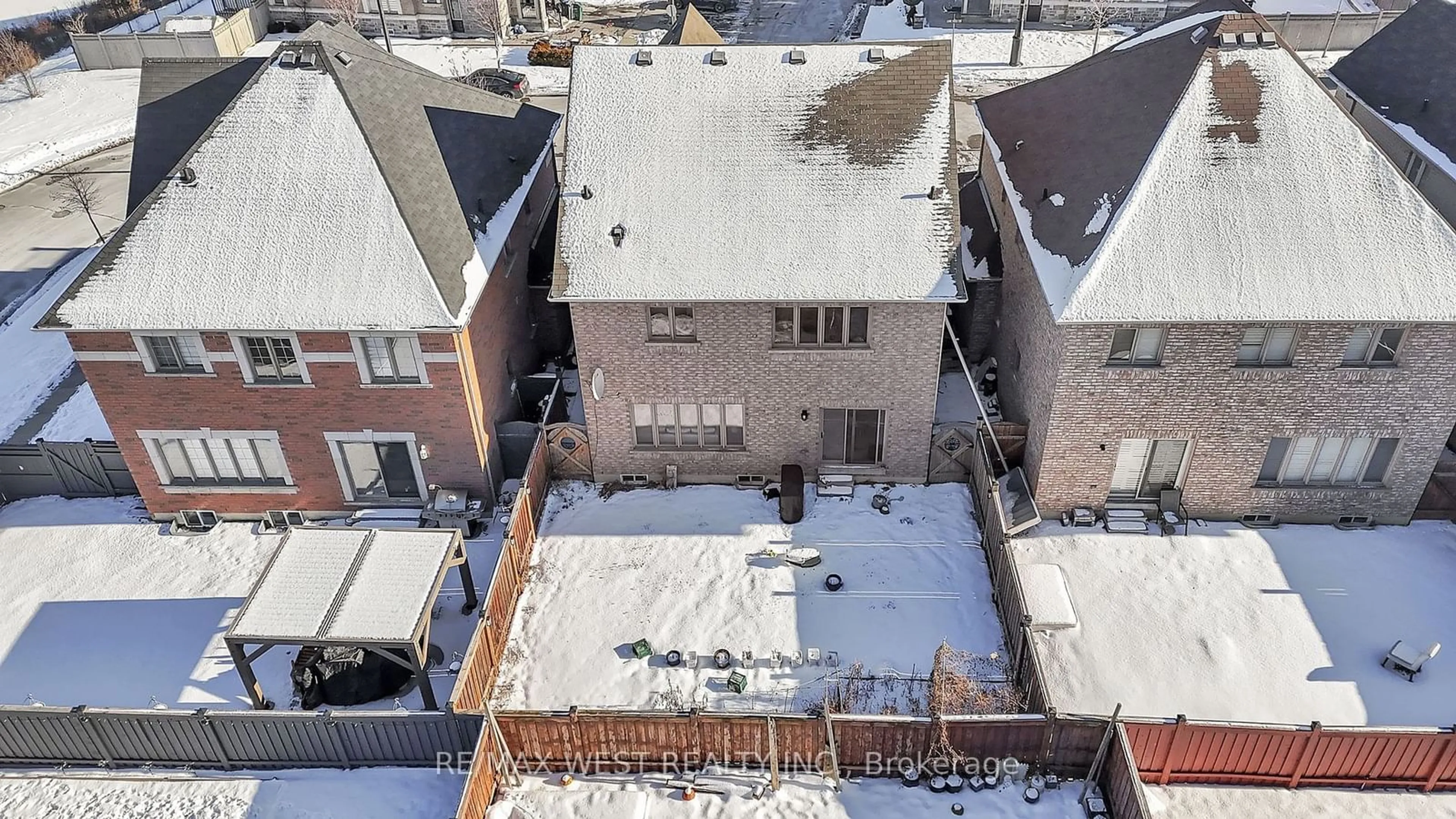 A pic from outside/outdoor area/front of a property/back of a property/a pic from drone, city buildings view from balcony for 84 Lone Rock Circ, Brampton Ontario L6P 0K4