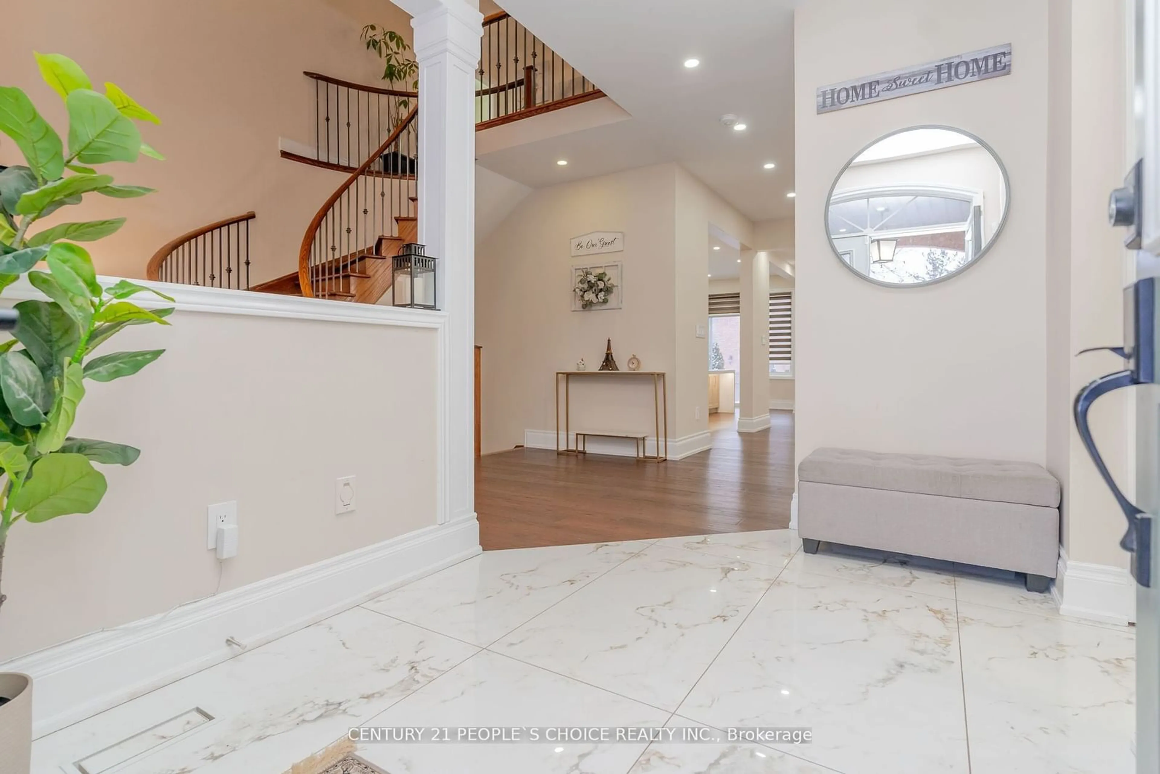 Indoor entryway for 39 Huntspoint Dr, Brampton Ontario L6P 2E9