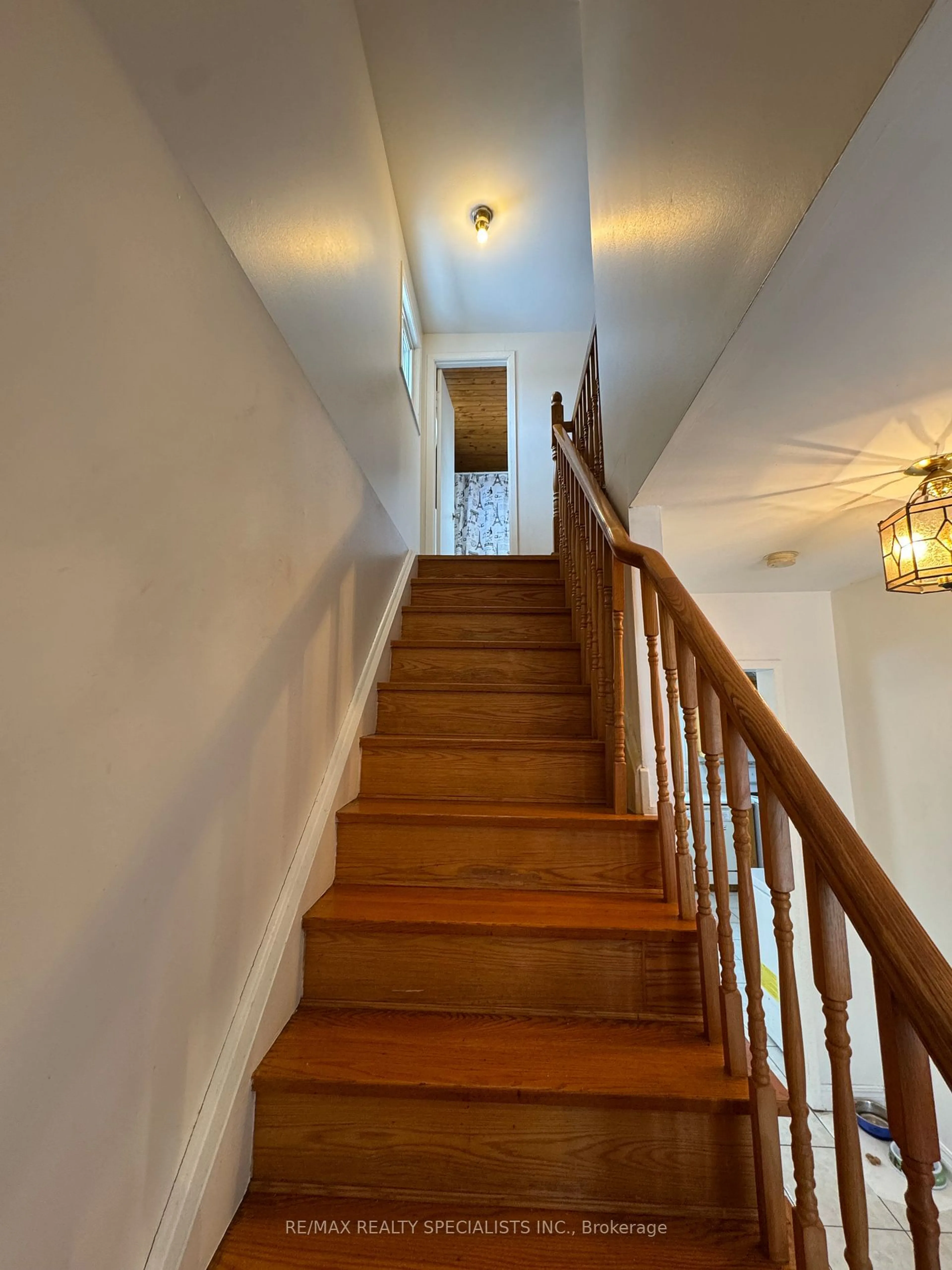 Stairs for 53 Fallingdale Cres, Brampton Ontario L6T 3J5