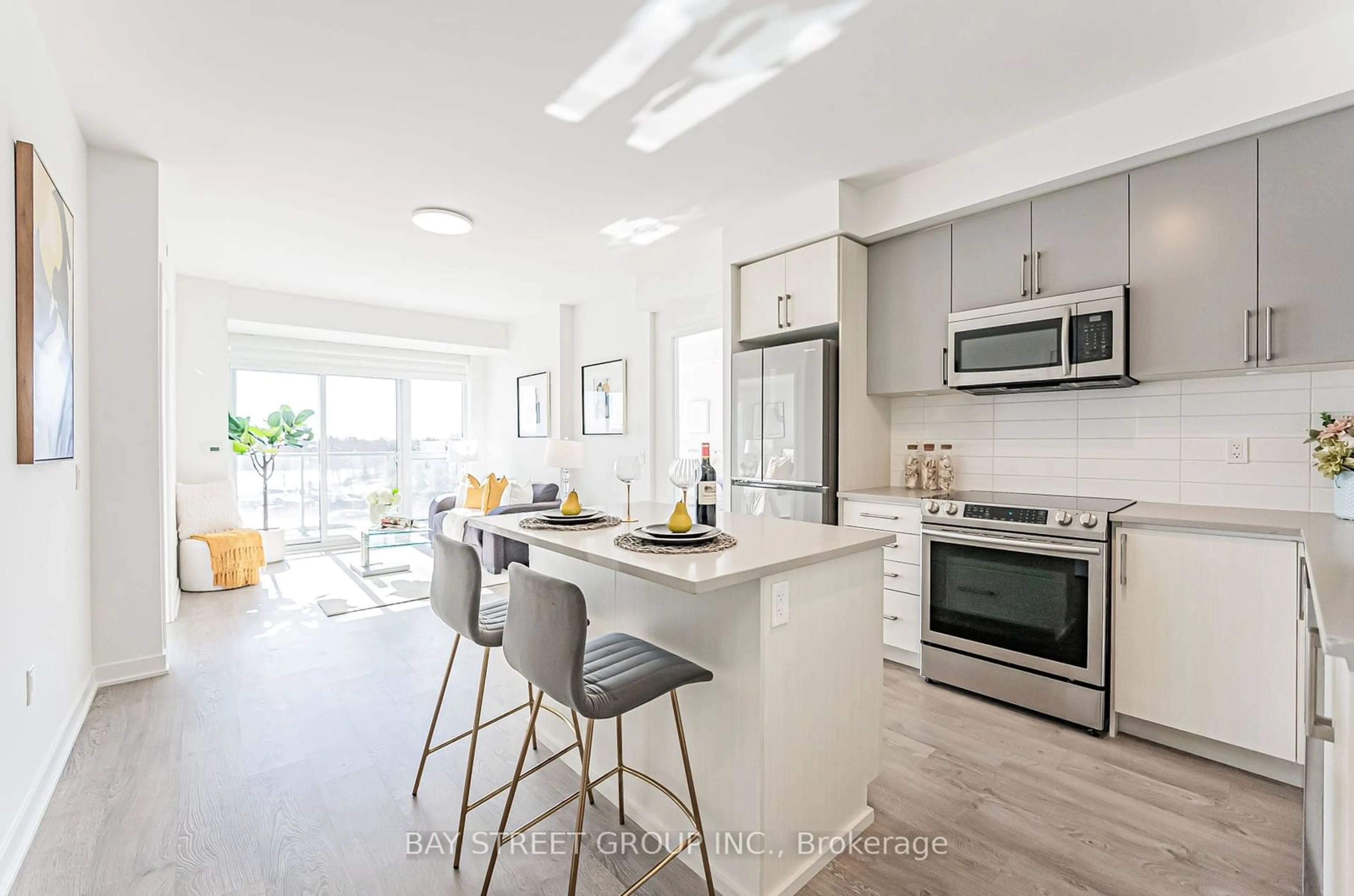 Open concept kitchen, unknown for 4699 Glen Erin Dr #206, Mississauga Ontario L5N 3L3