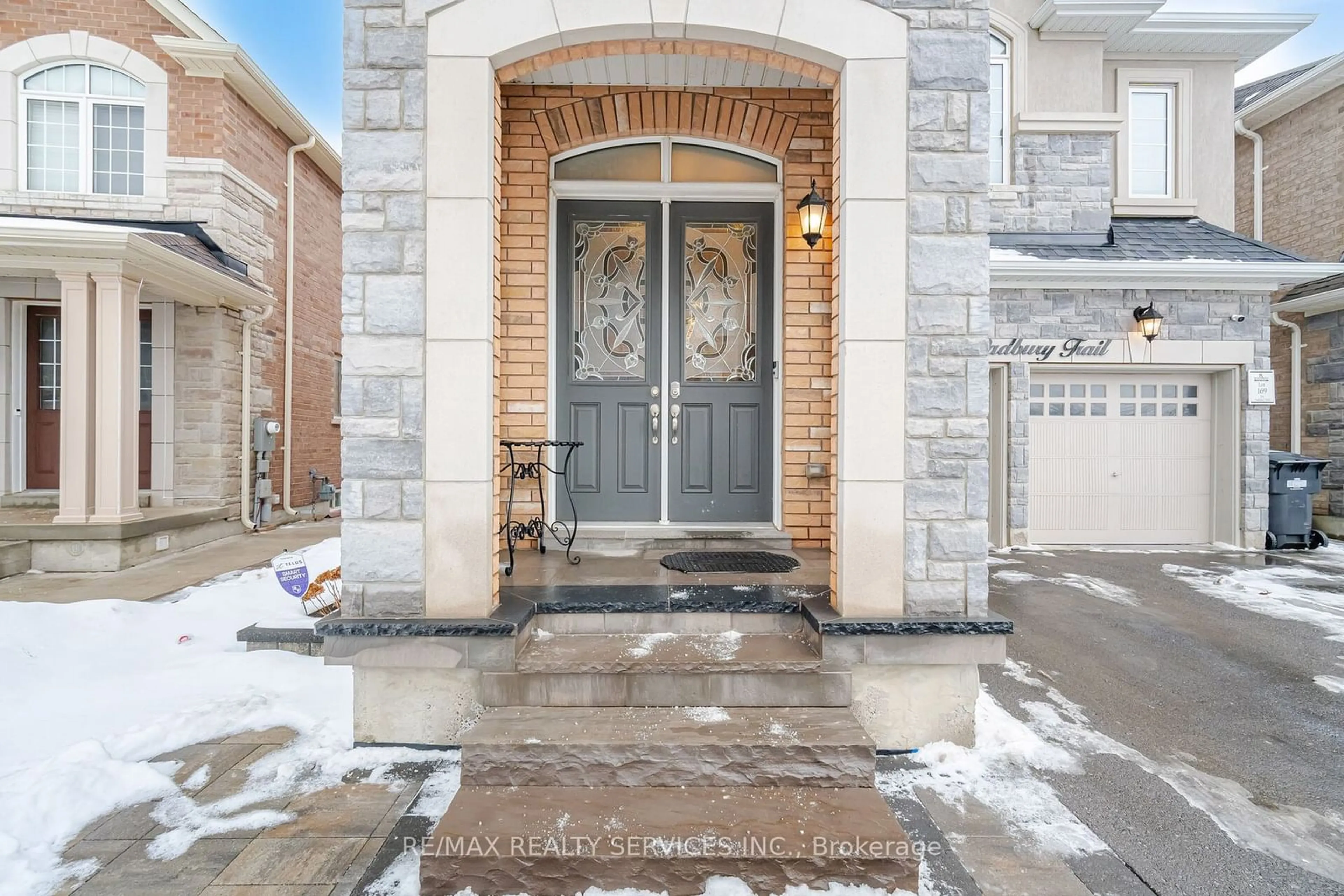 Indoor entryway for 24 Padbury Tr, Brampton Ontario L7A 4V2