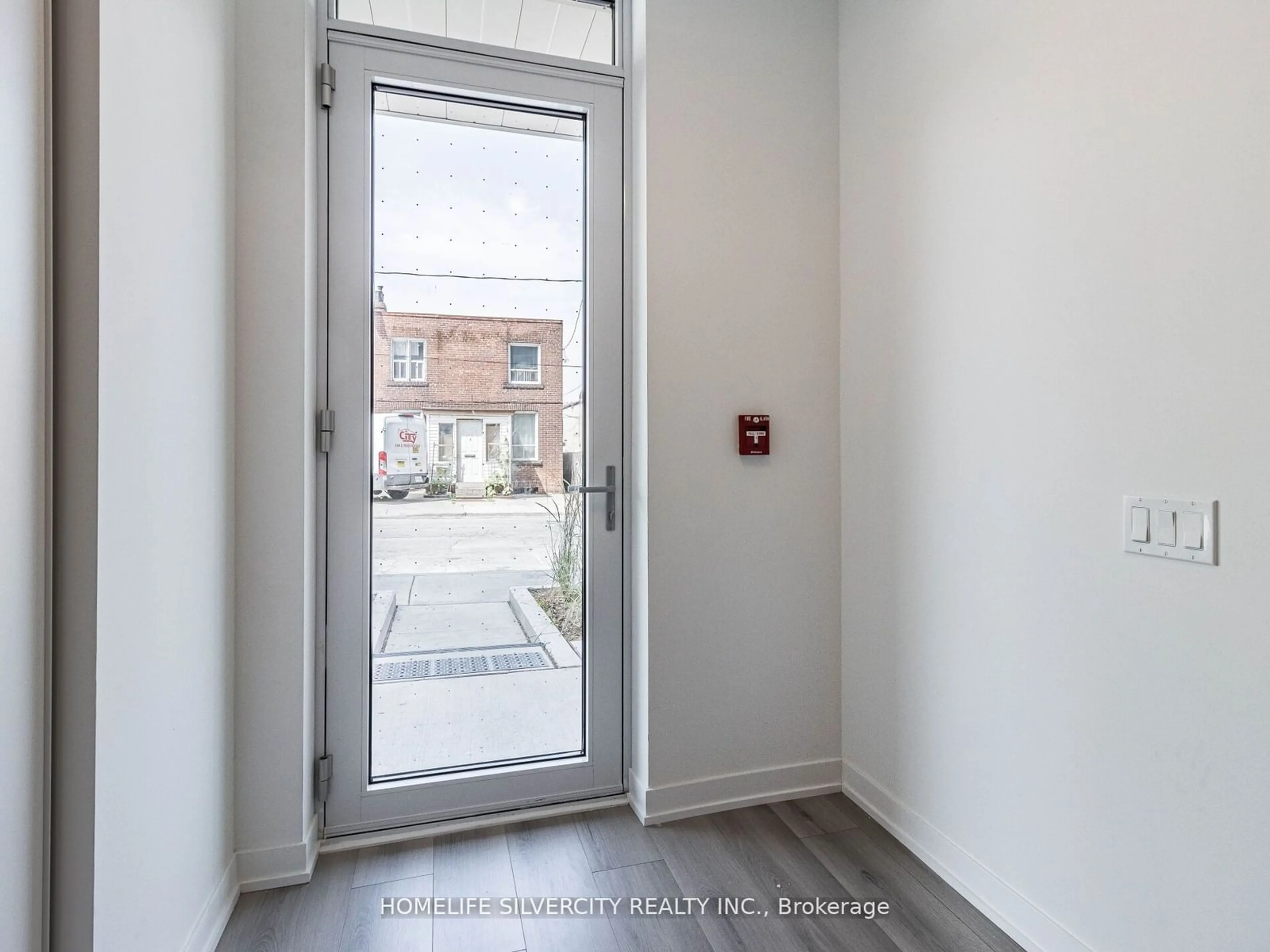 Indoor entryway for 117 Ford St #107, Toronto Ontario M6N 3A2