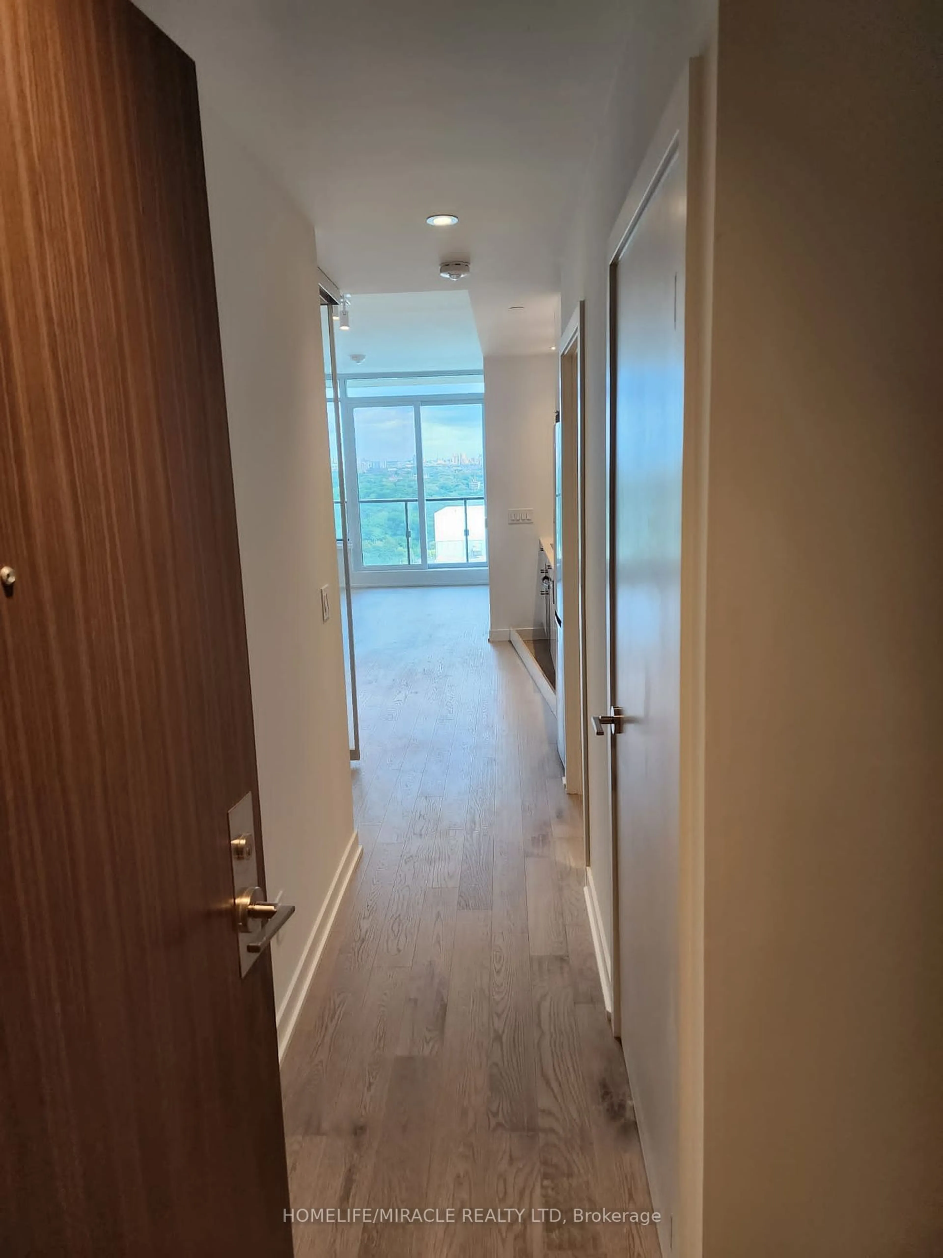 Indoor foyer for 1926 Lakeshore Blvd #2805, Toronto Ontario M6S 1A1