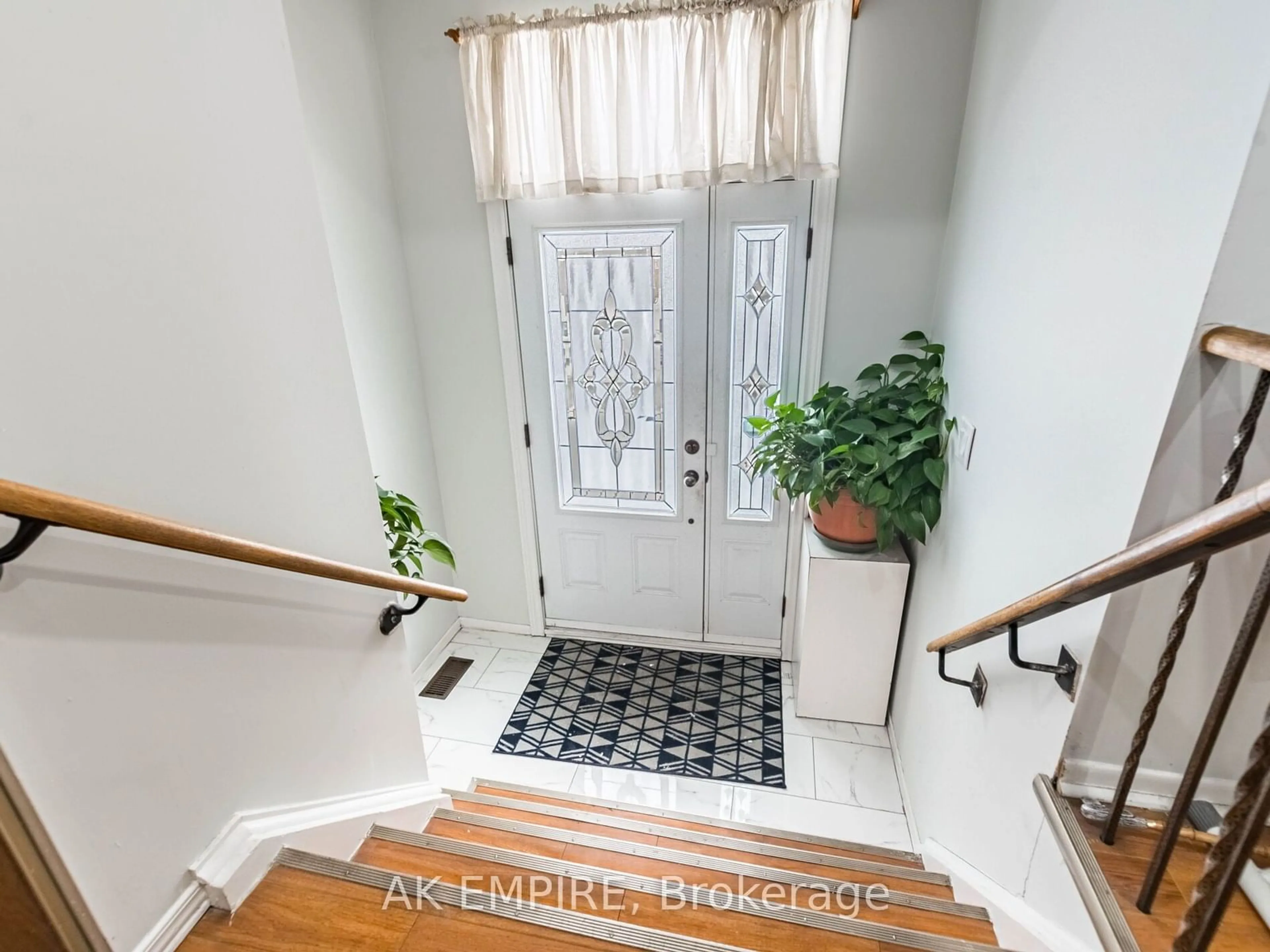 Indoor entryway for 13 Foxacre Row, Brampton Ontario L6V 3V7