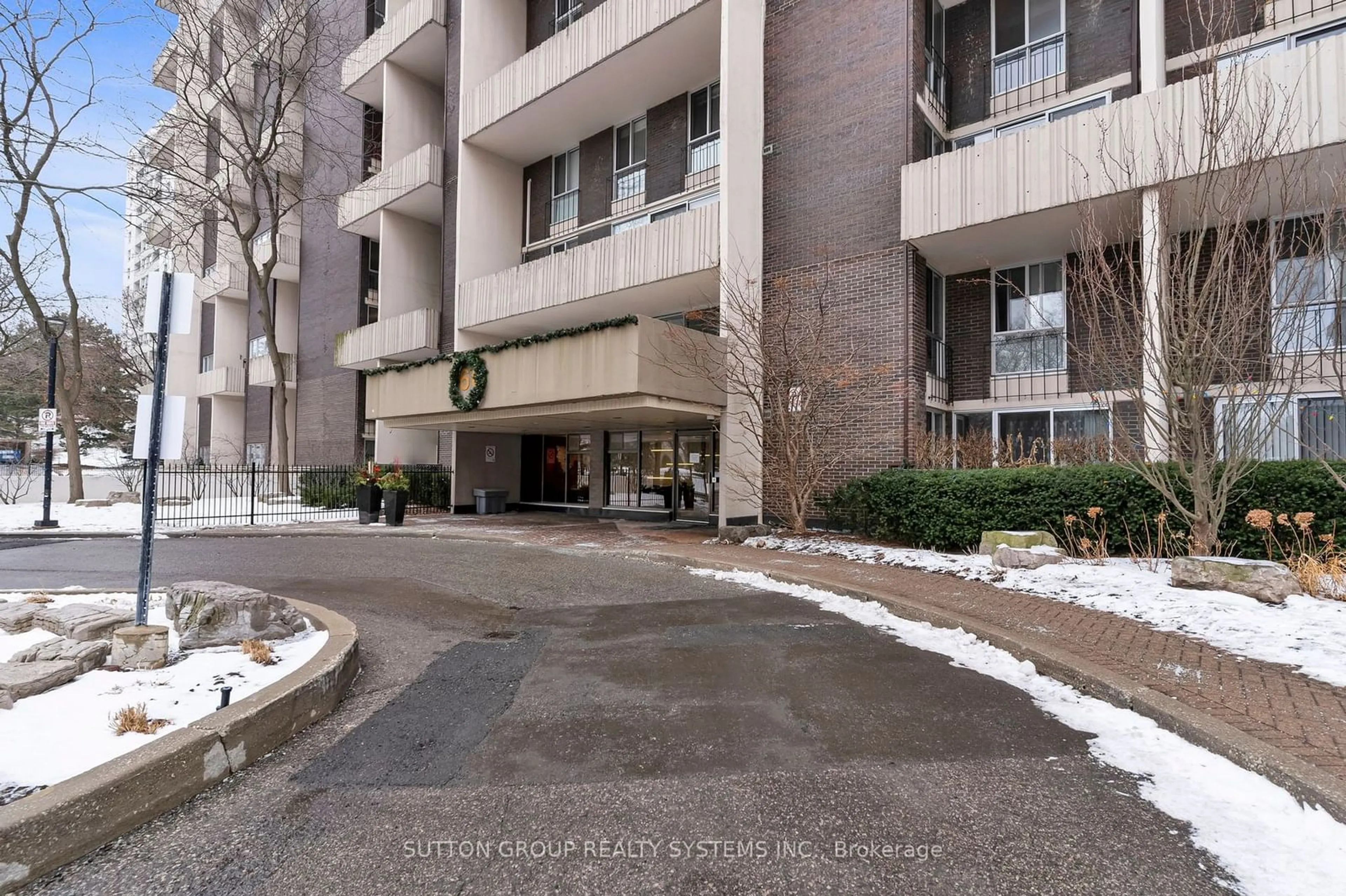 Indoor foyer for 60 Southport St #912, Toronto Ontario M6S 3N4