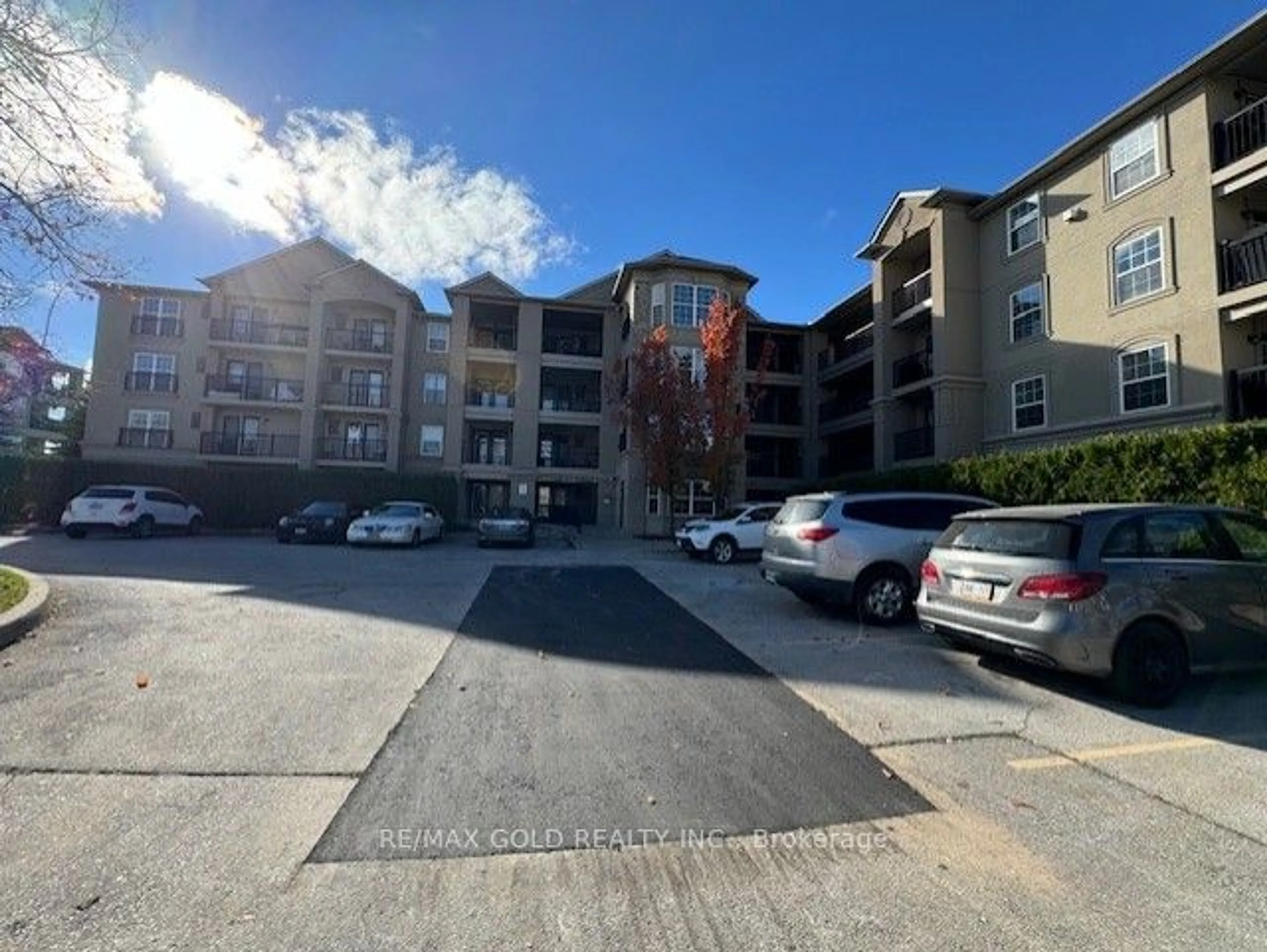 A pic from outside/outdoor area/front of a property/back of a property/a pic from drone, street for 2035 Appleby Line #201, Burlington Ontario L7L 7G8