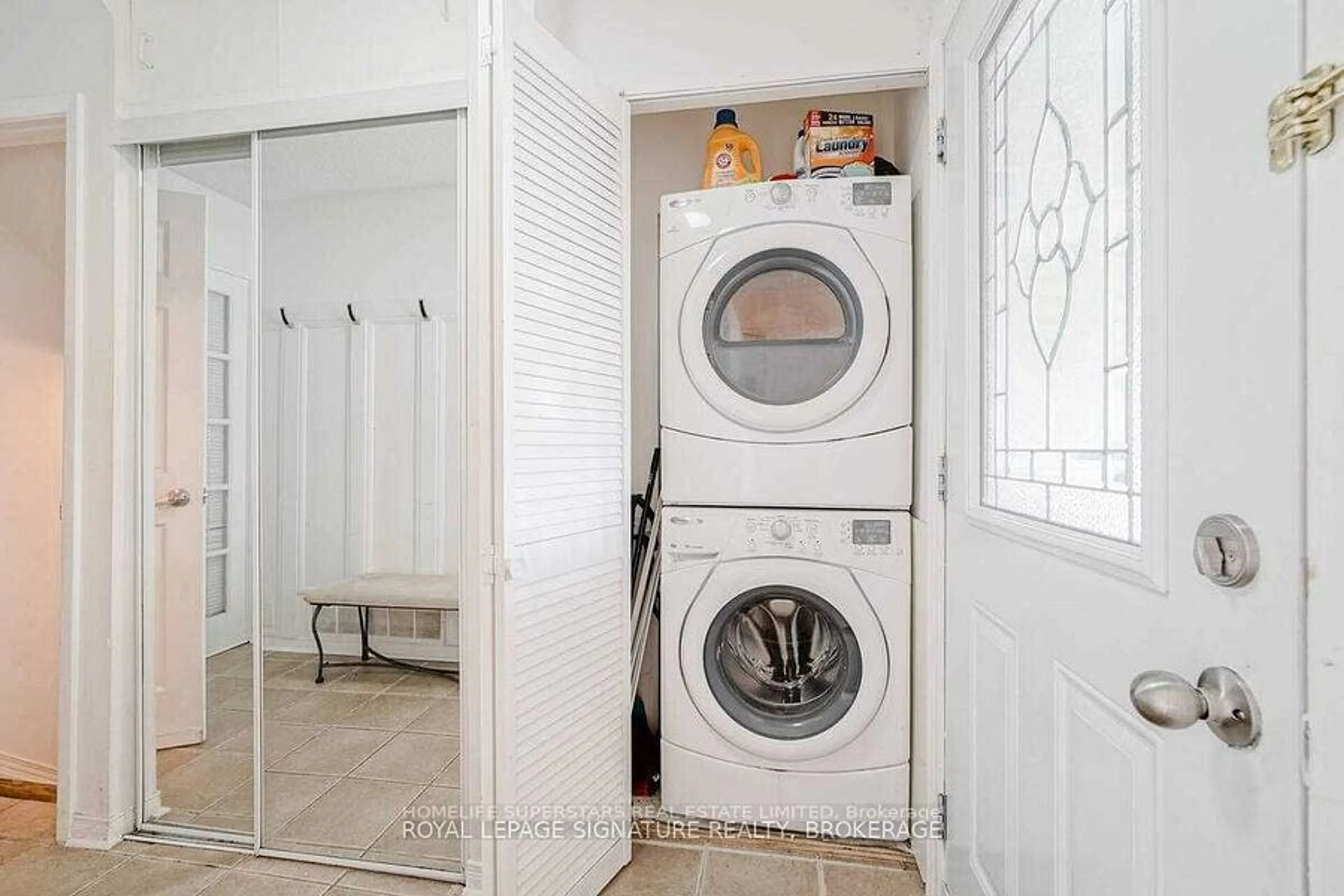 Laundry room for 8 Maraboo Crt, Brampton Ontario L6Z 1B4