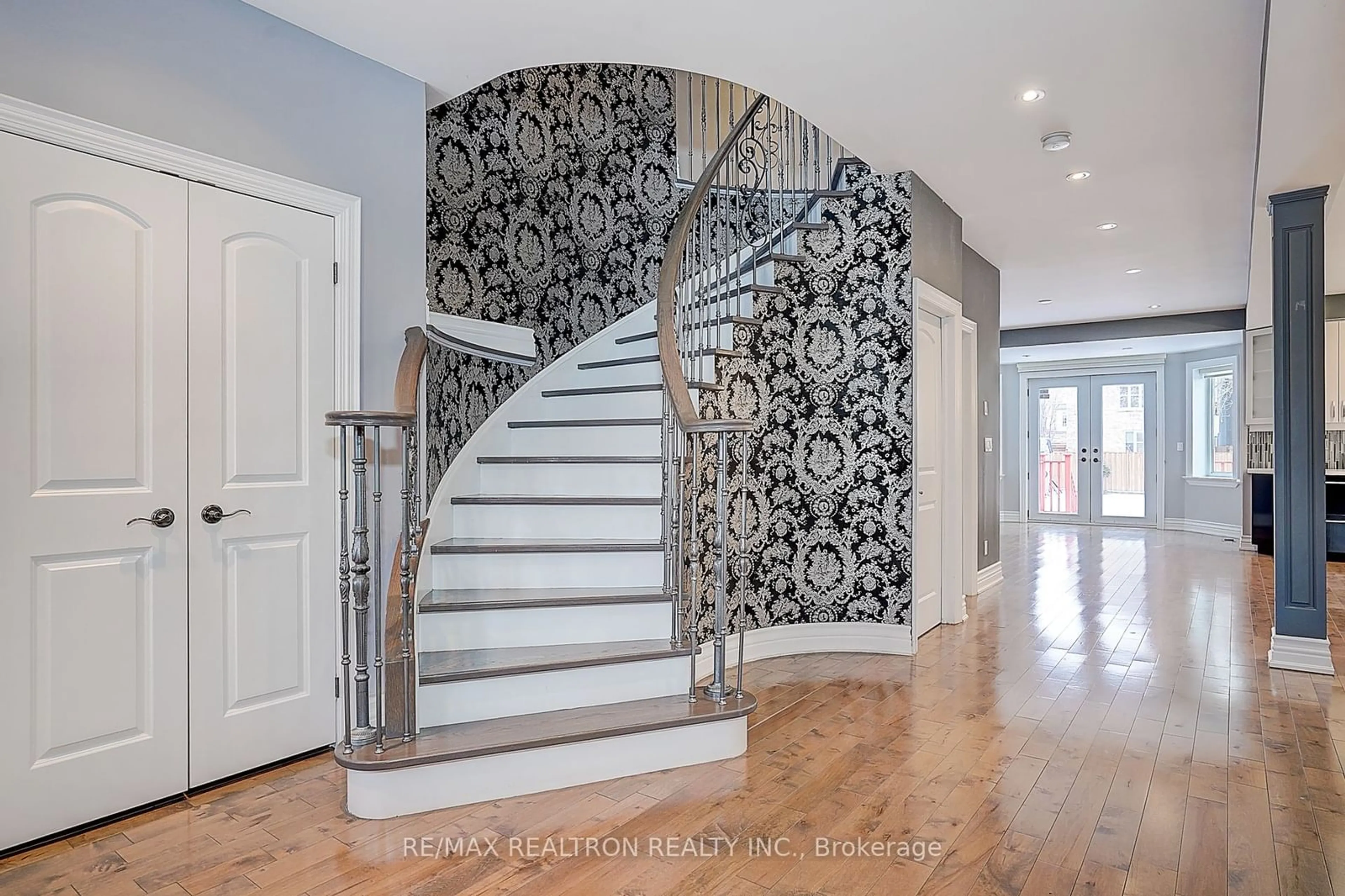 Stairs for 3043 Weston Rd, Toronto Ontario M9M 2T1