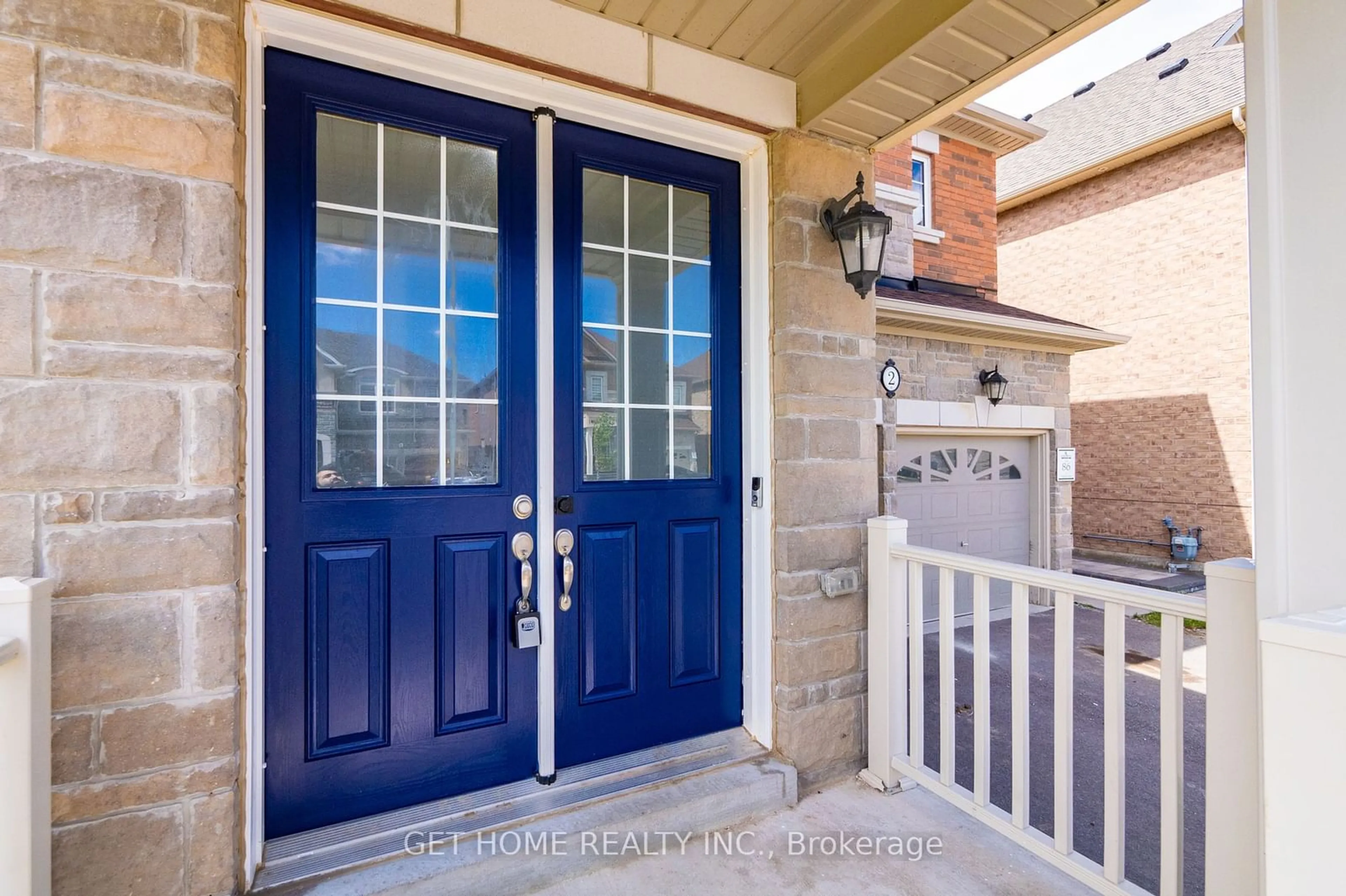 Indoor entryway for 2 Nightjar Dr, Brampton Ontario L7A 5A1