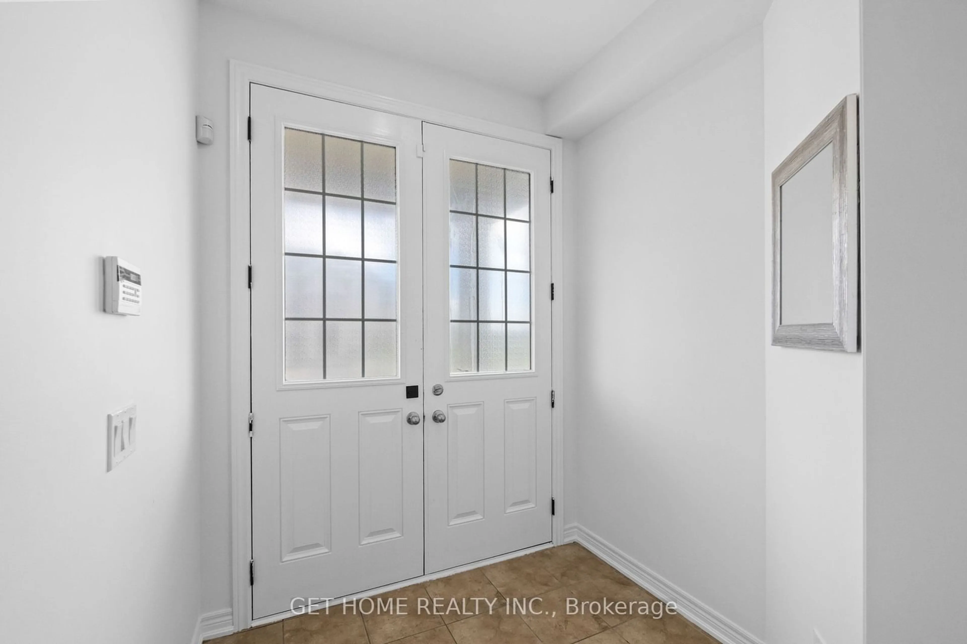 Indoor entryway for 2 Nightjar Dr, Brampton Ontario L7A 5A1