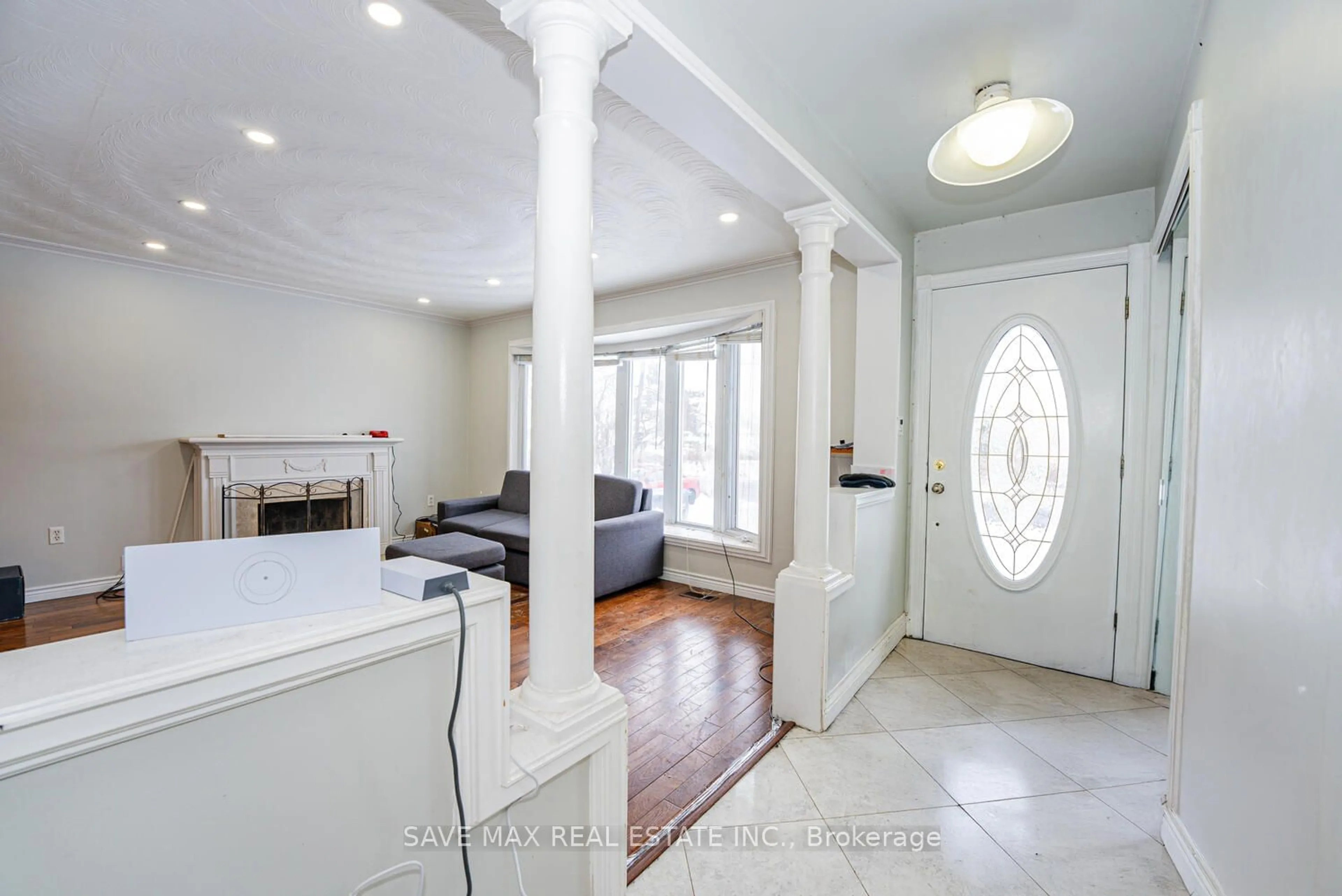 Indoor entryway for 4886 Olde Base Line Rd, Caledon Ontario L7C 0J9