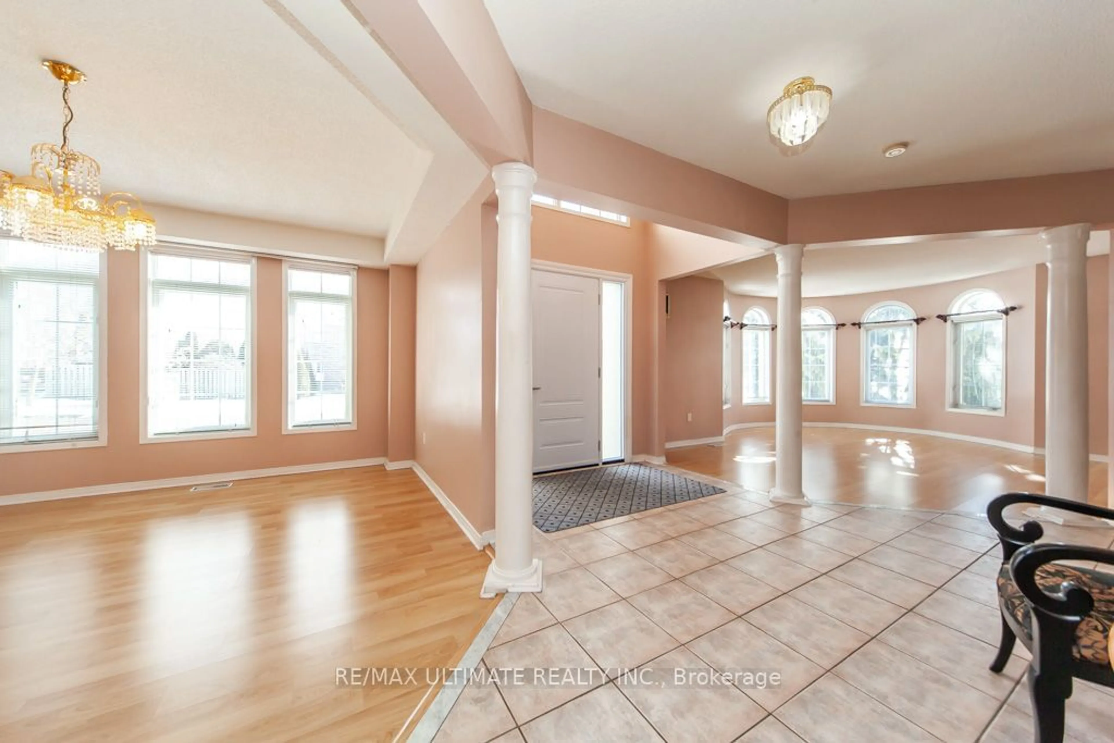 Indoor entryway for 5523 Loon Lake Ave, Mississauga Ontario L5V 2J5