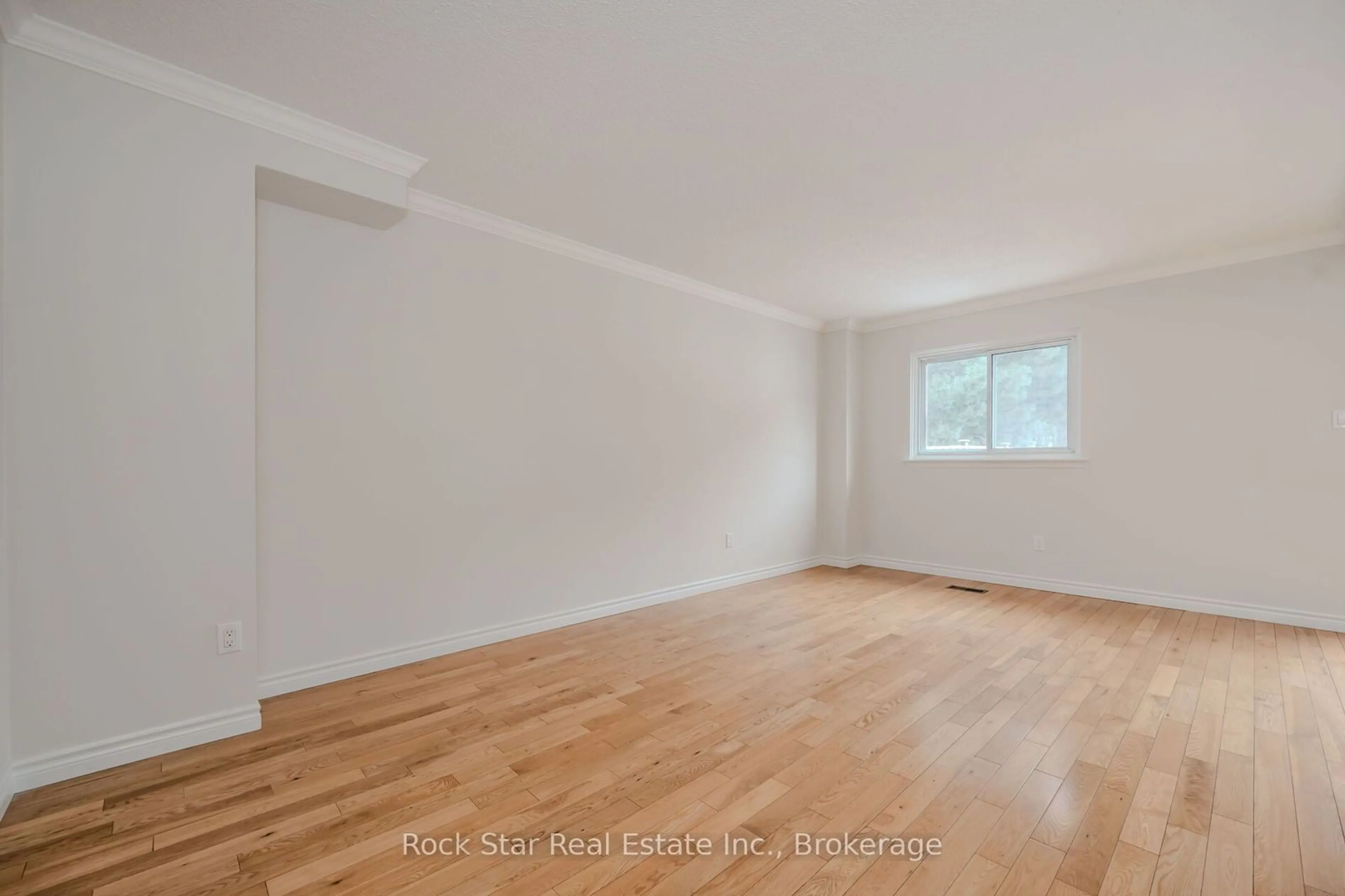 A pic of a room for 2700 Battleford Rd #5, Mississauga Ontario L5N 2S7