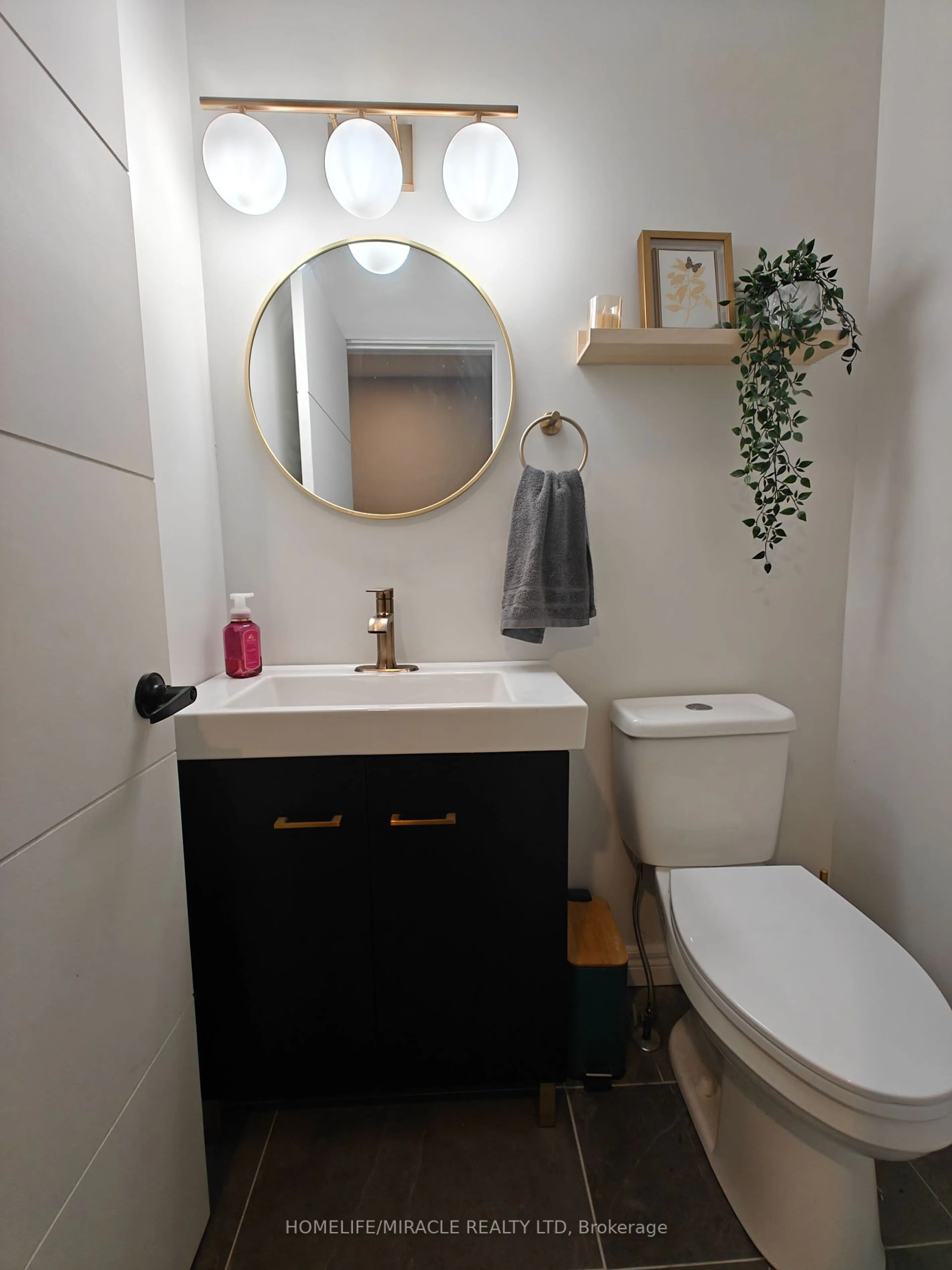 Standard bathroom, unknown for 5279 Banting Crt, Burlington Ontario L7L 2Z4