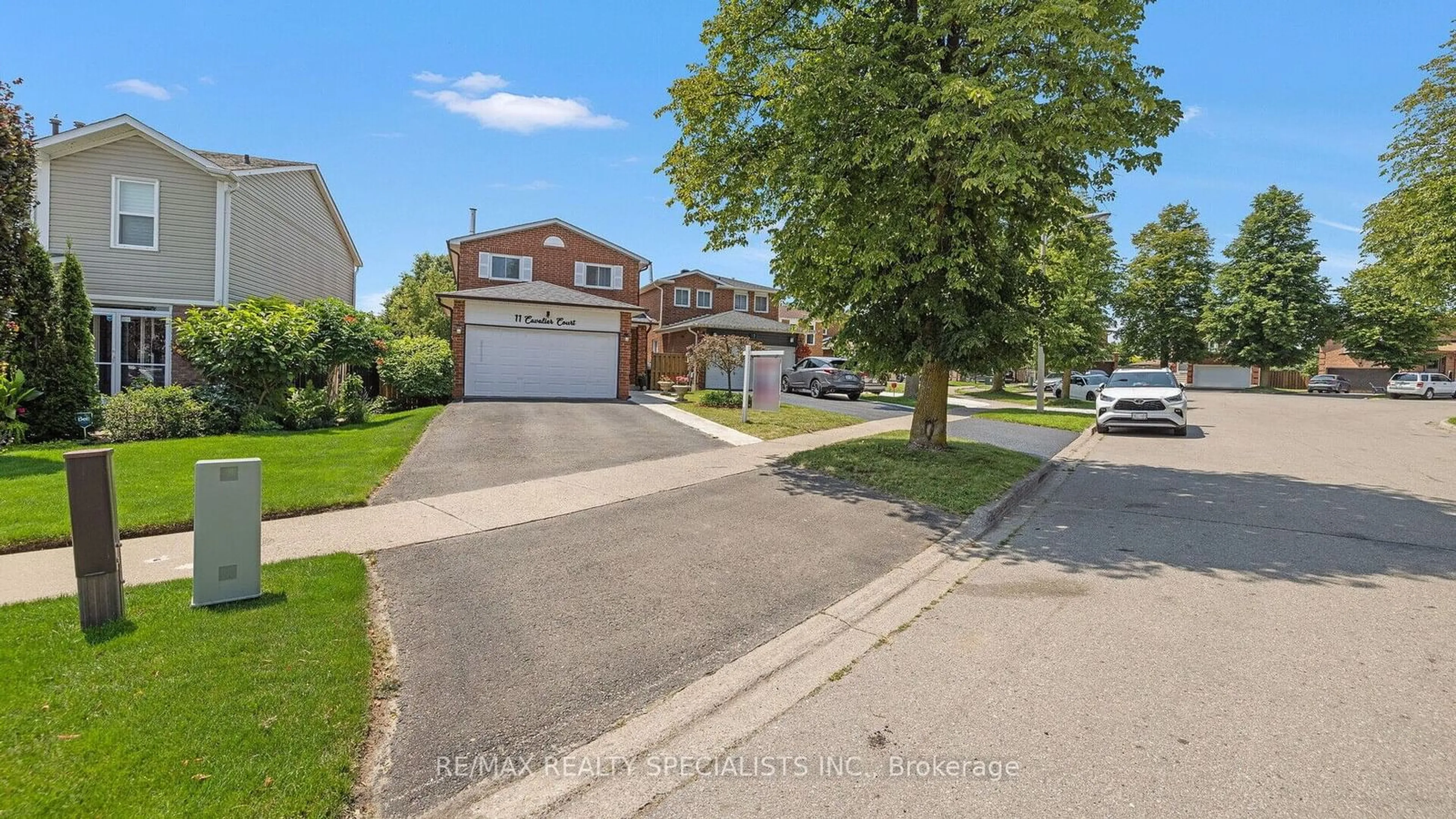 A pic from outside/outdoor area/front of a property/back of a property/a pic from drone, street for 11 Cavalier Crt, Brampton Ontario L6V 3K5