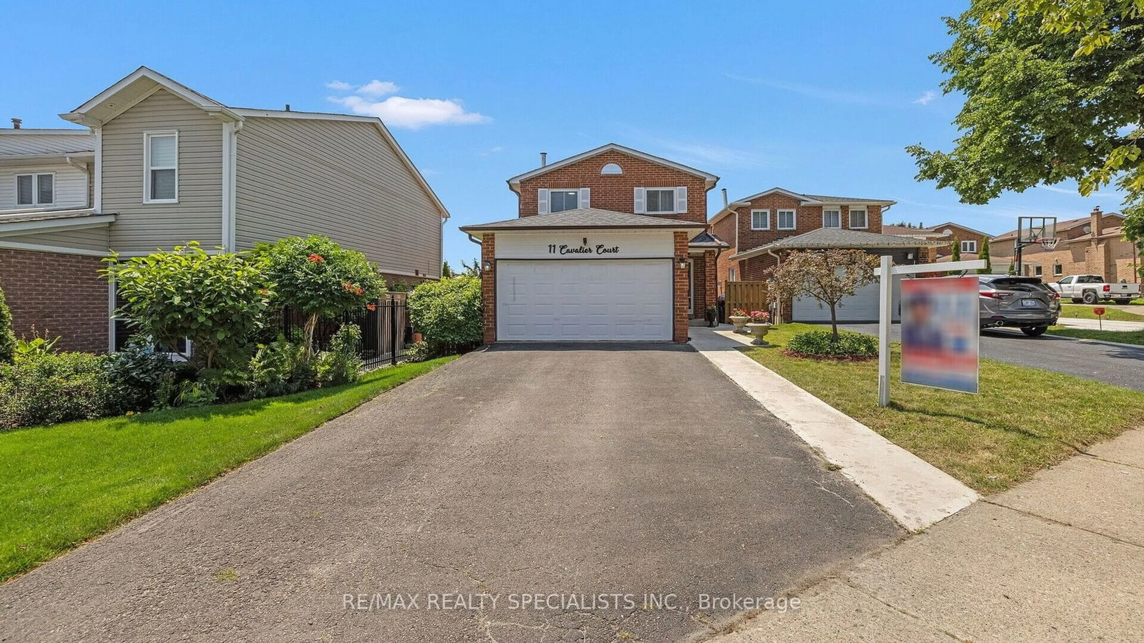 A pic from outside/outdoor area/front of a property/back of a property/a pic from drone, street for 11 Cavalier Crt, Brampton Ontario L6V 3K5