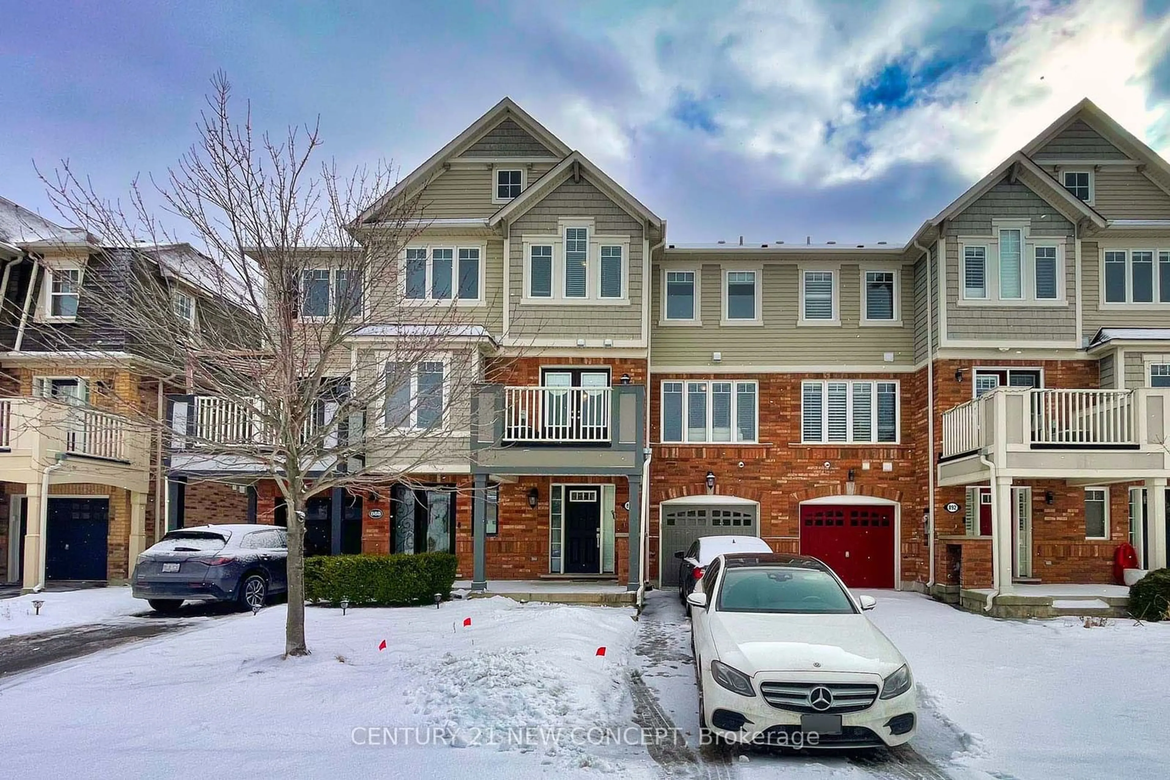 A pic from outside/outdoor area/front of a property/back of a property/a pic from drone, street for 890 Brassard Circ, Milton Ontario L9T 8E3