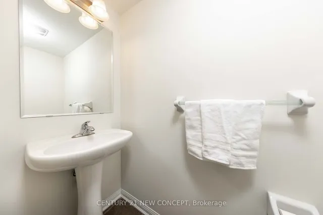 Additional property image - 890 Brassard Circ
