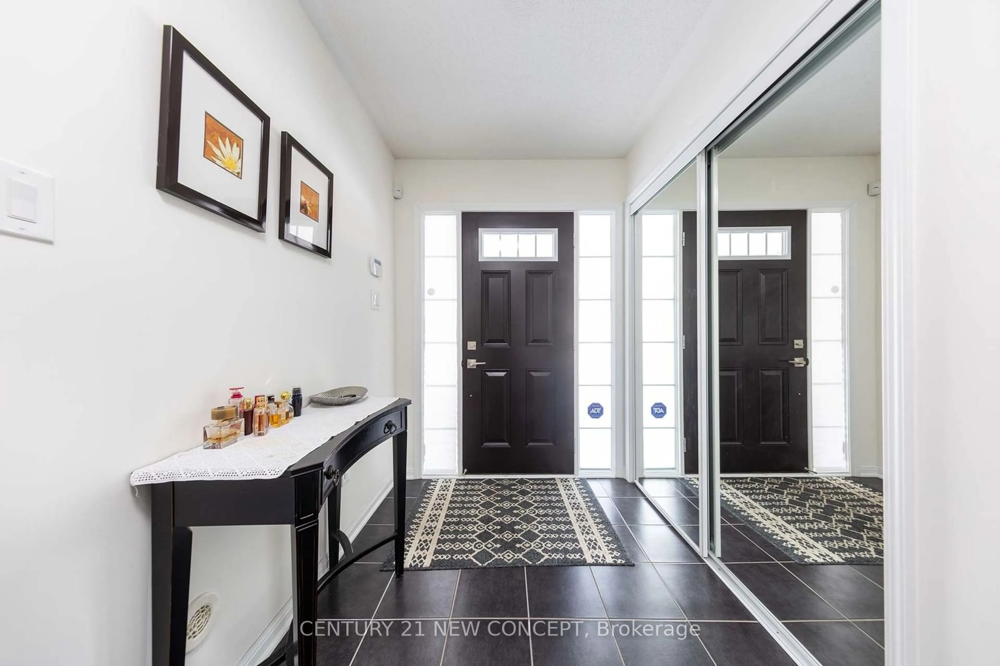 Indoor entryway for 890 Brassard Circ, Milton Ontario L9T 8E3