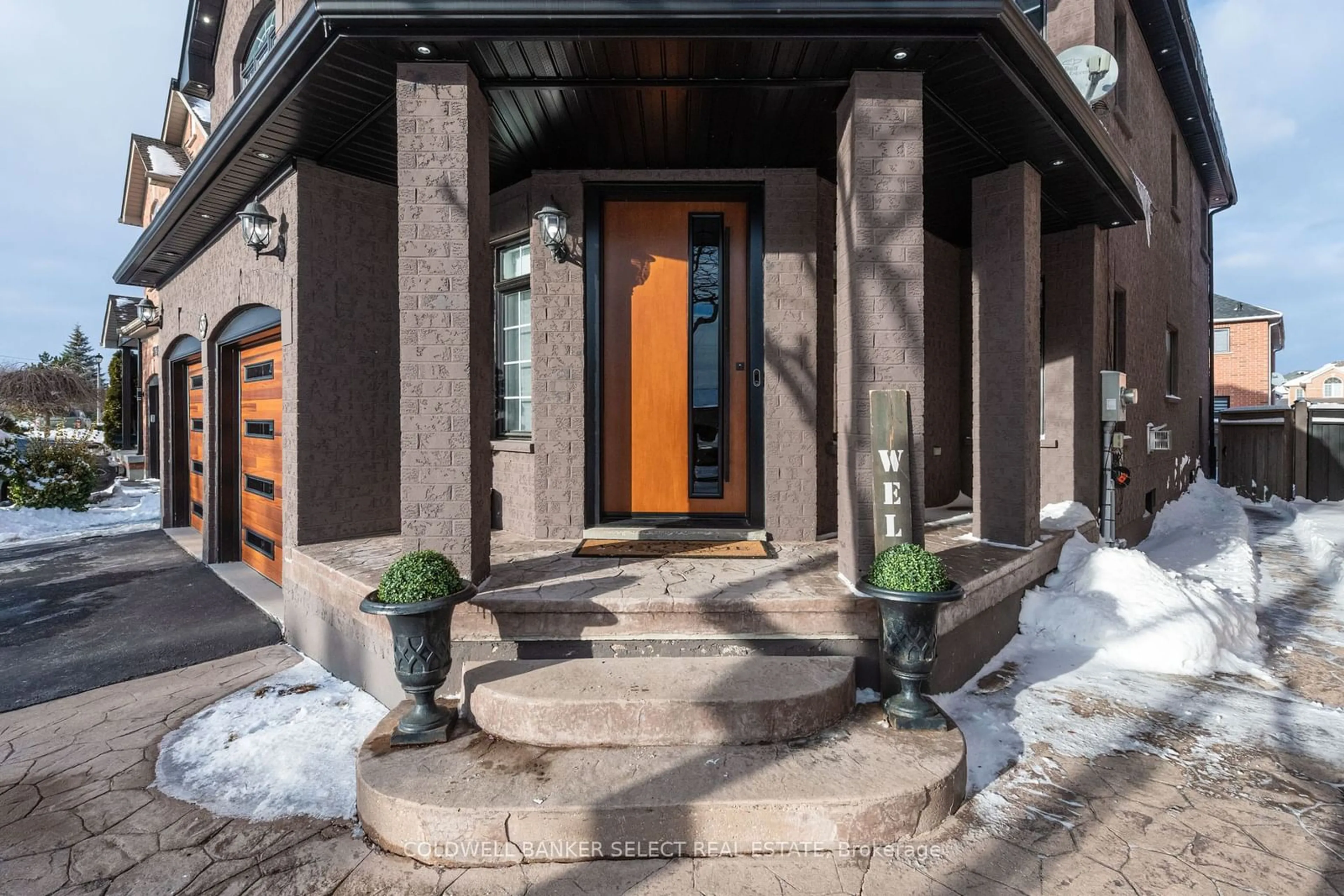 Indoor entryway for 57 Mount Hope Rd, Caledon Ontario L7E 2V3