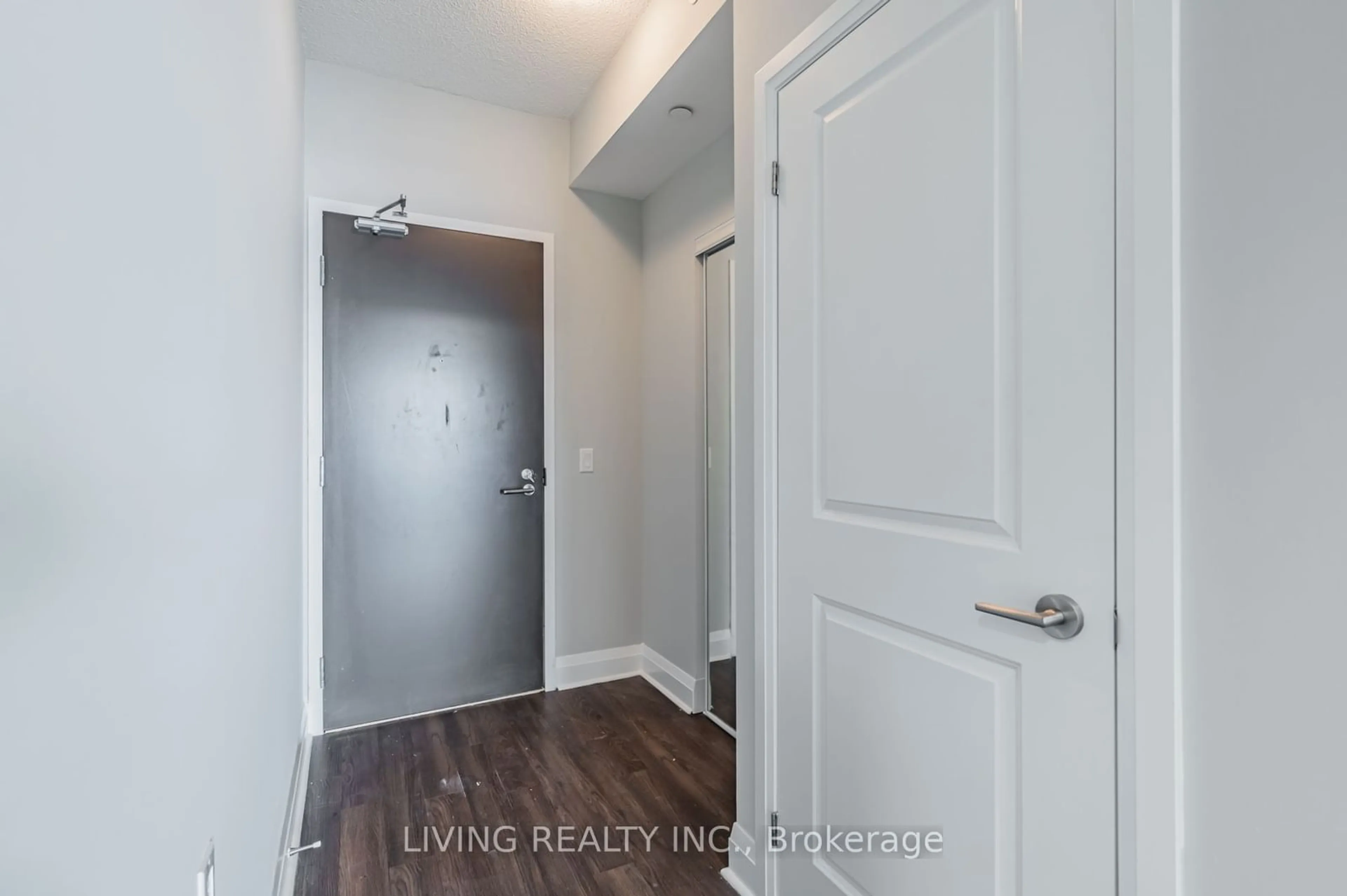 Indoor entryway for 15 Zorra St #906, Toronto Ontario M8Z 4Z6